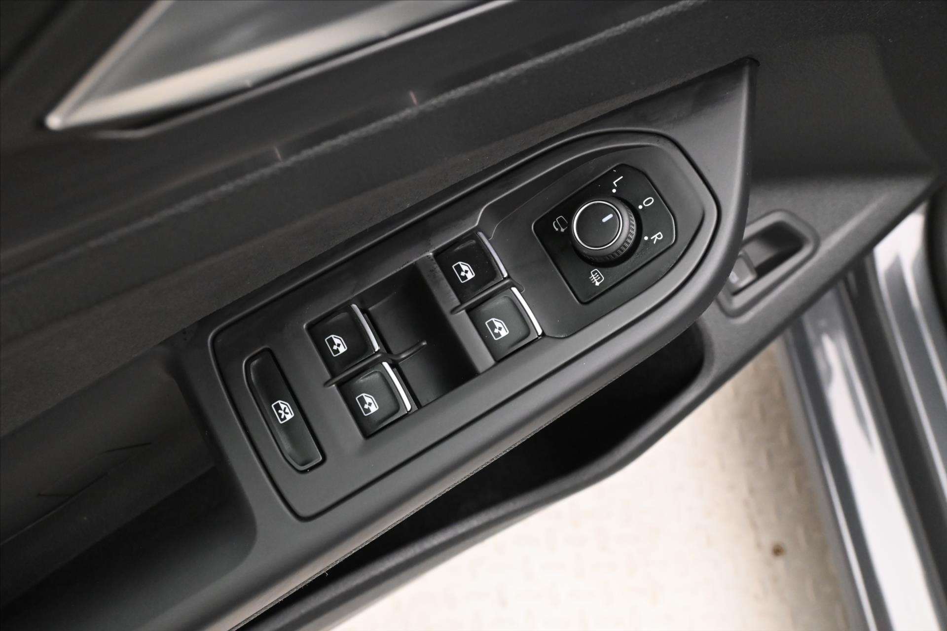 Hlavní fotografie vozu Volkswagen Golf 2,0 TDI 110KW DSG STYLE Záruka až 5 let (24)