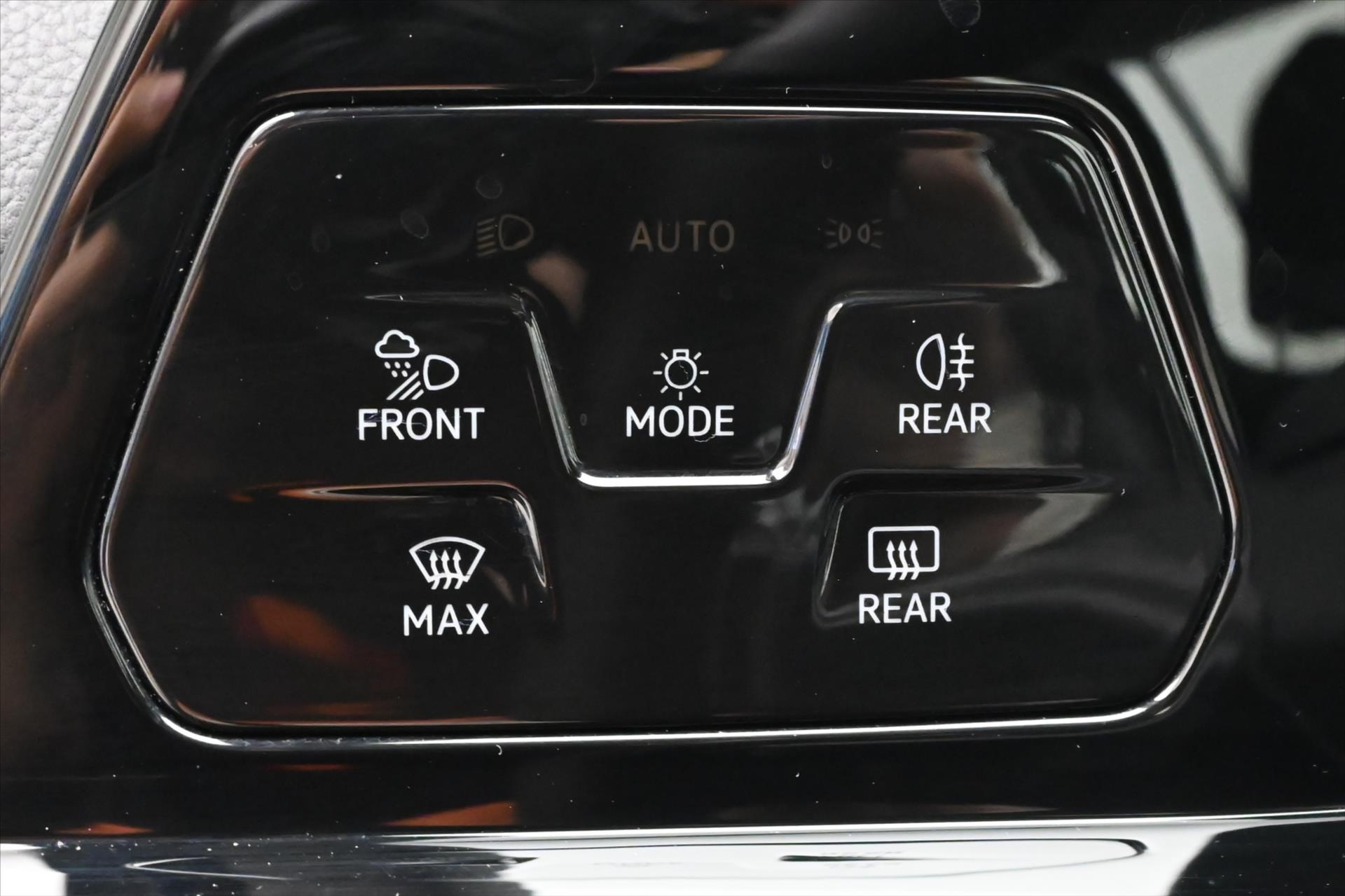 Hlavní fotografie vozu Volkswagen Golf 2,0 TDI 110KW DSG STYLE Záruka až 5 let (25)