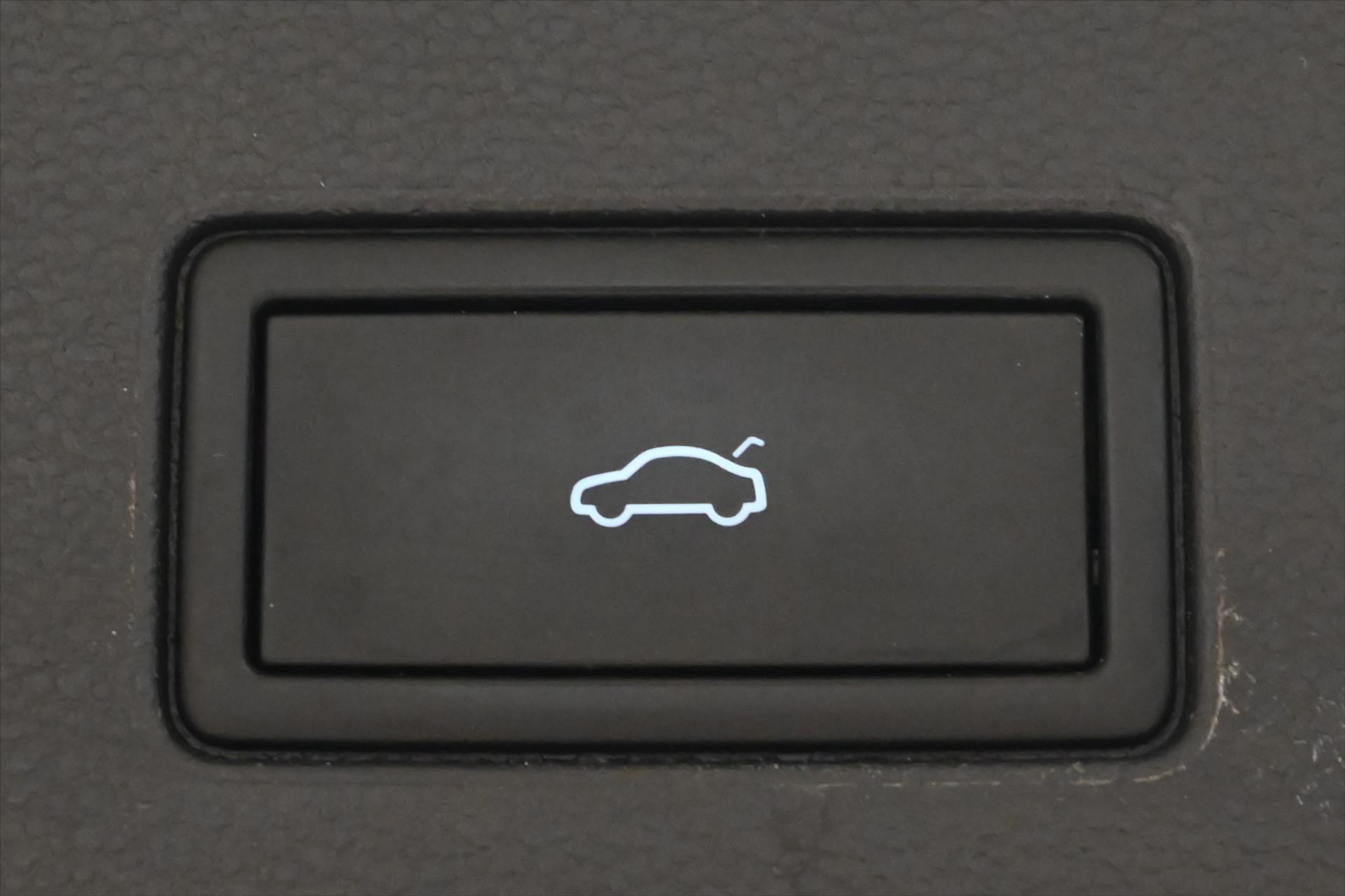 Hlavní fotografie vozu Volkswagen Golf 2,0 TDI 110KW DSG STYLE Záruka až 5 let (26)