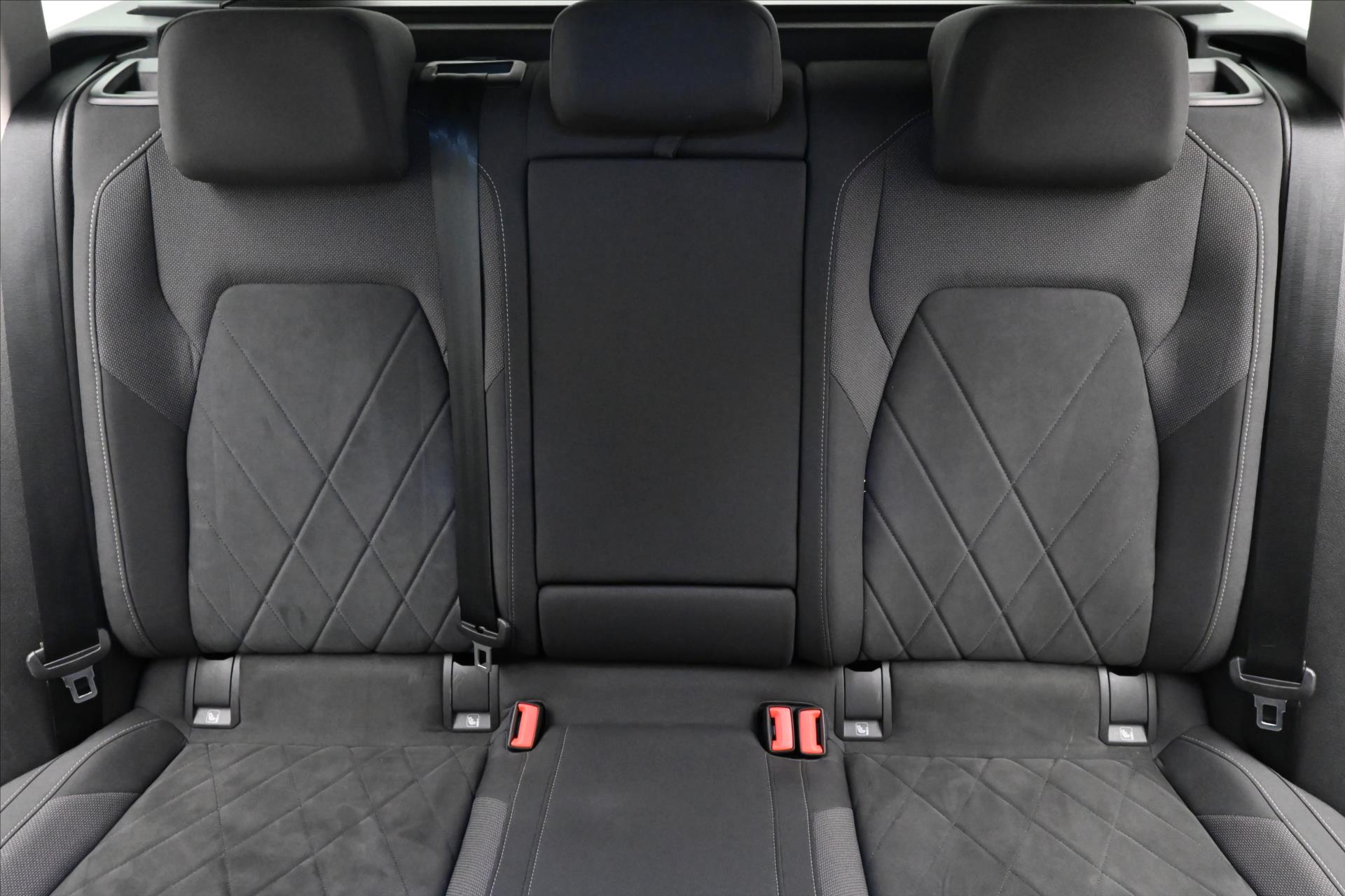 Hlavní fotografie vozu Volkswagen Golf 2,0 TDI 110KW DSG STYLE Záruka až 5 let (27)