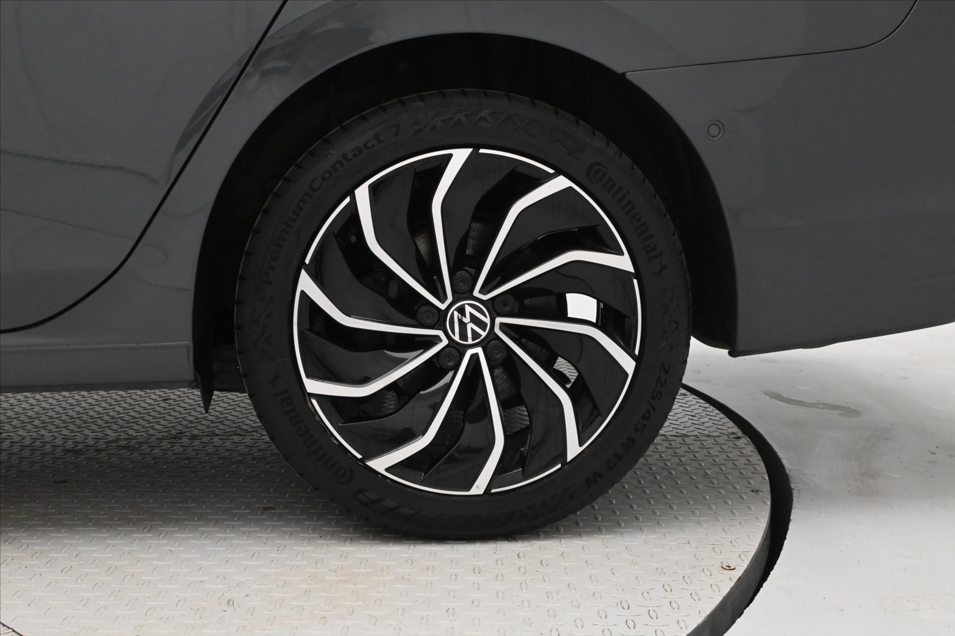 Hlavní fotografie vozu Volkswagen Golf 2,0 TDI 110KW DSG STYLE Záruka až 5 let (31)