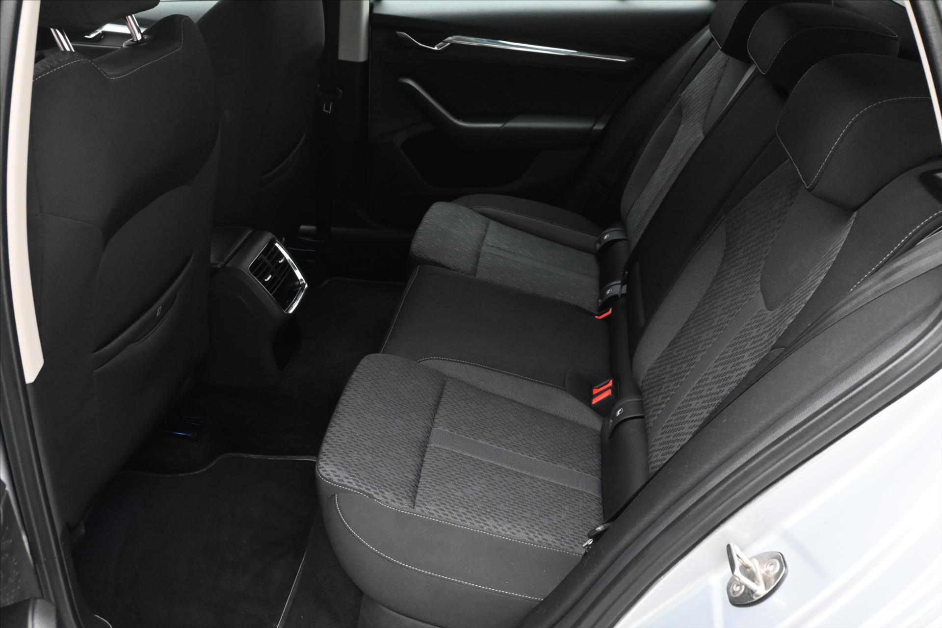 Main photo of the car Skoda Octavia 2.0 TDI 110kW DSG Style Warranty up to 5 years (14)