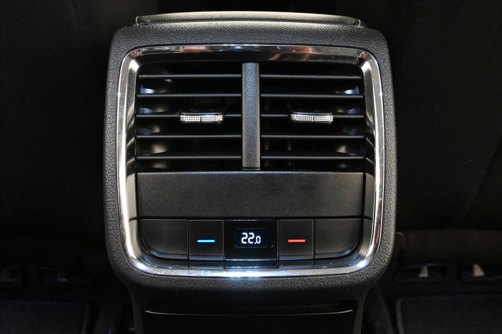 Hlavní fotografie vozu Škoda Octavia 2,0 TDI 110 kW DSG Style Záruka až 5 let (22)