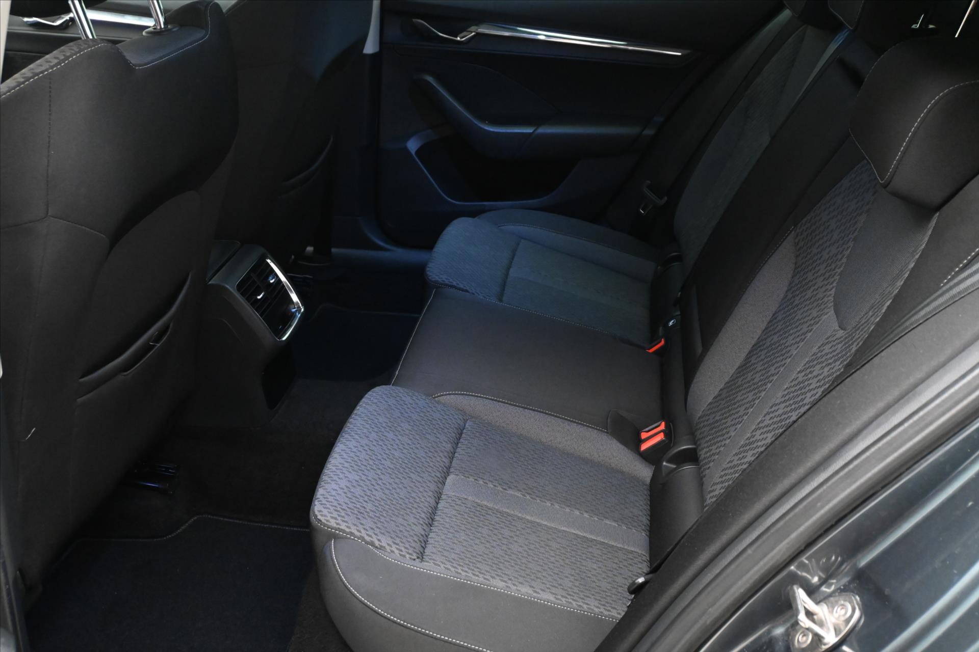 Hlavní fotografie vozu Škoda Octavia 2,0 TDI 110kW DSG Style Záruka až 5 let (14)