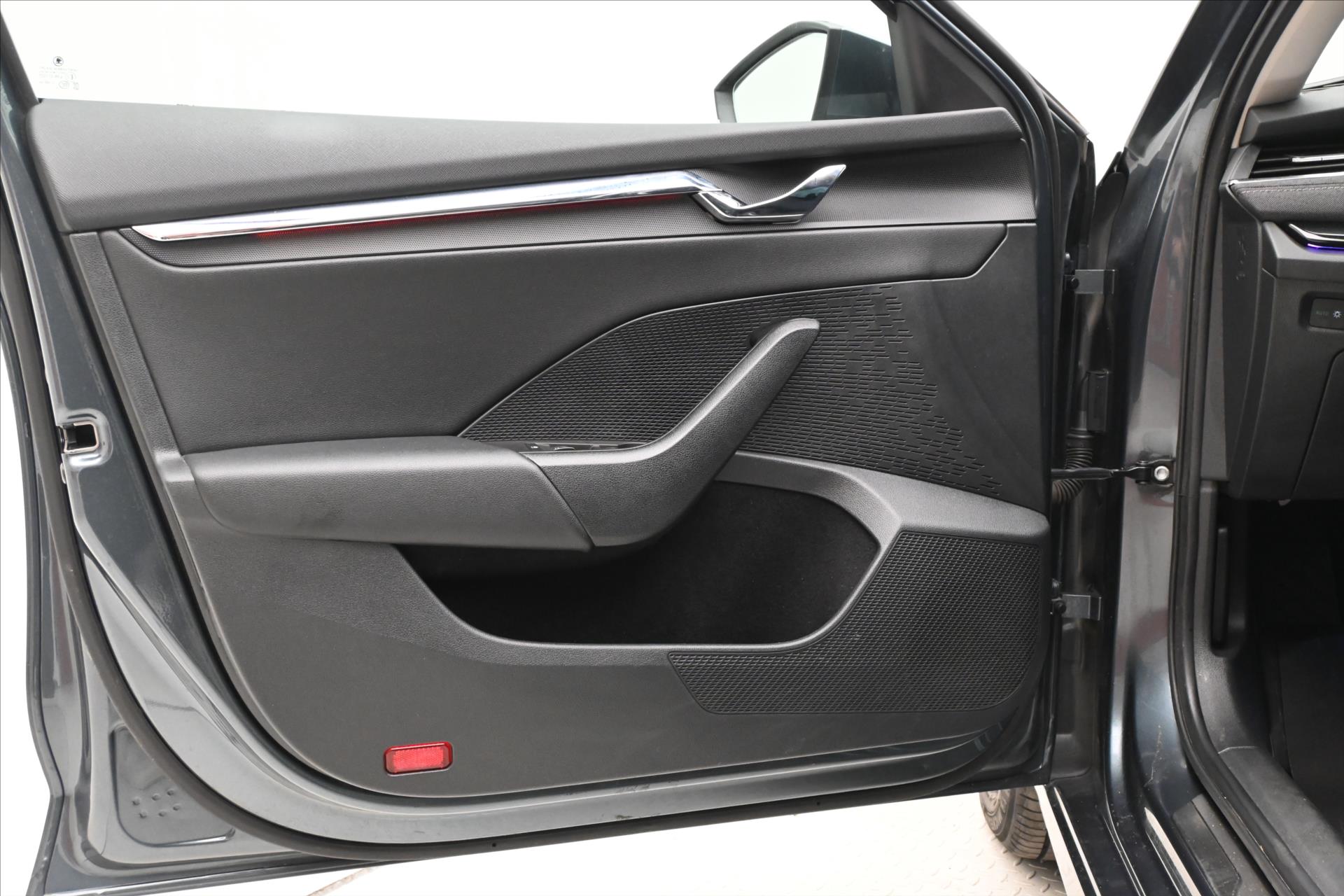 Hlavní fotografie vozu Škoda Octavia 2,0 TDI 110kW DSG Style Záruka až 5 let (25)