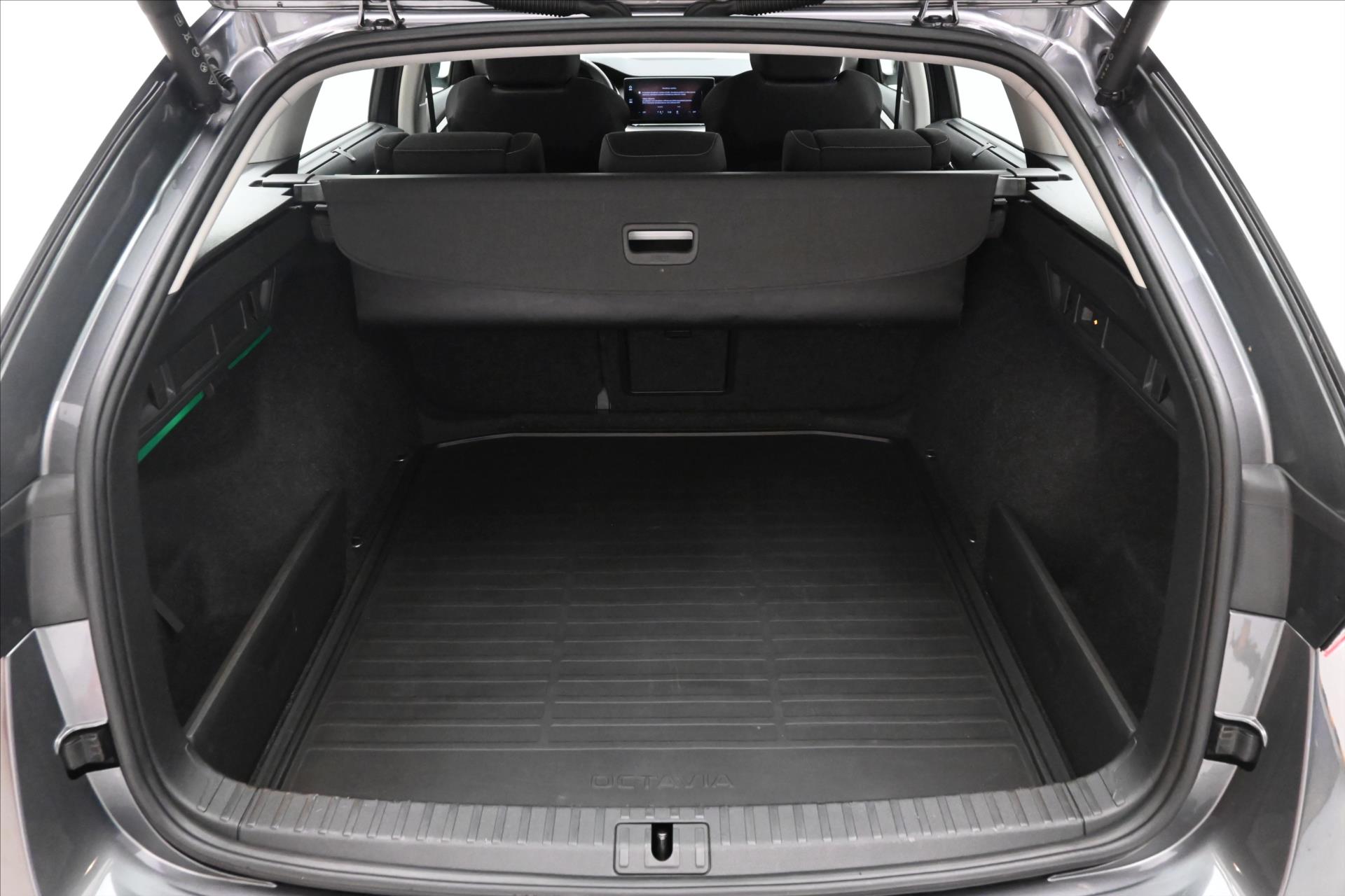 Hlavní fotografie vozu Škoda Octavia 2,0 TDI 110 kW DSG Ambition Záruka až 5 let (10)