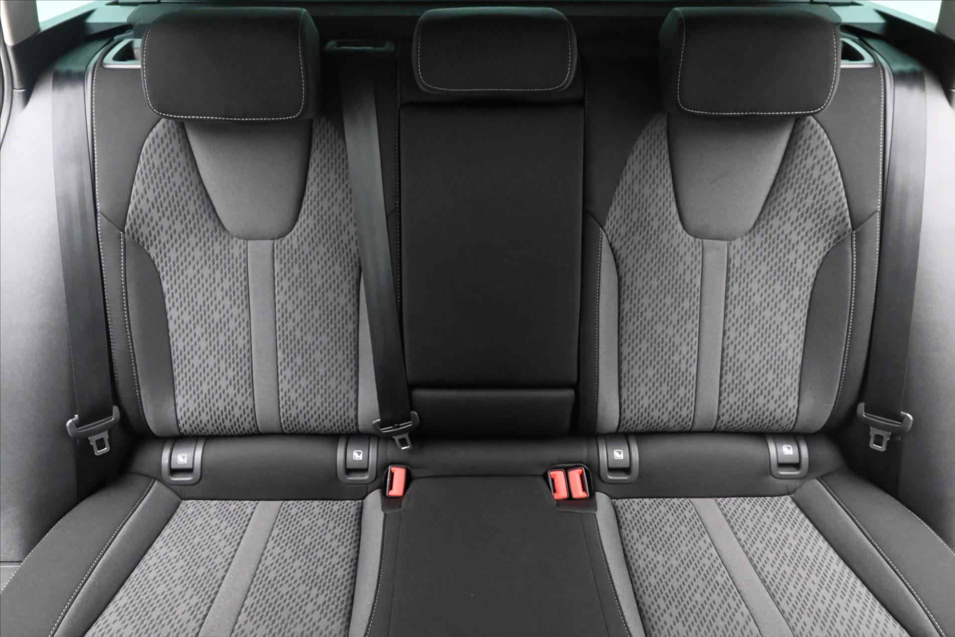 Hlavní fotografie vozu Škoda Octavia 2,0 TDI 110 kW Ambition Záruka až 5 let (29)