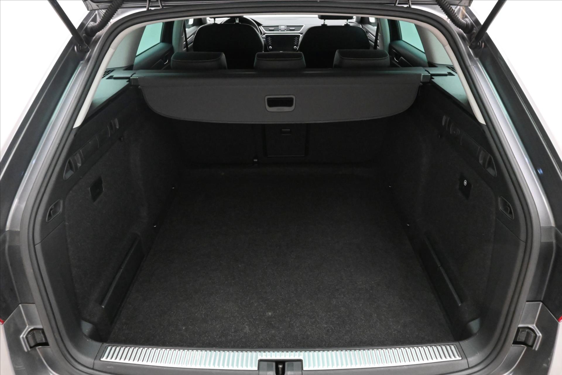 Hlavní fotografie vozu Škoda Superb 2,0 TDI 110KW DSG STYLE Záruka až 5 let (10)