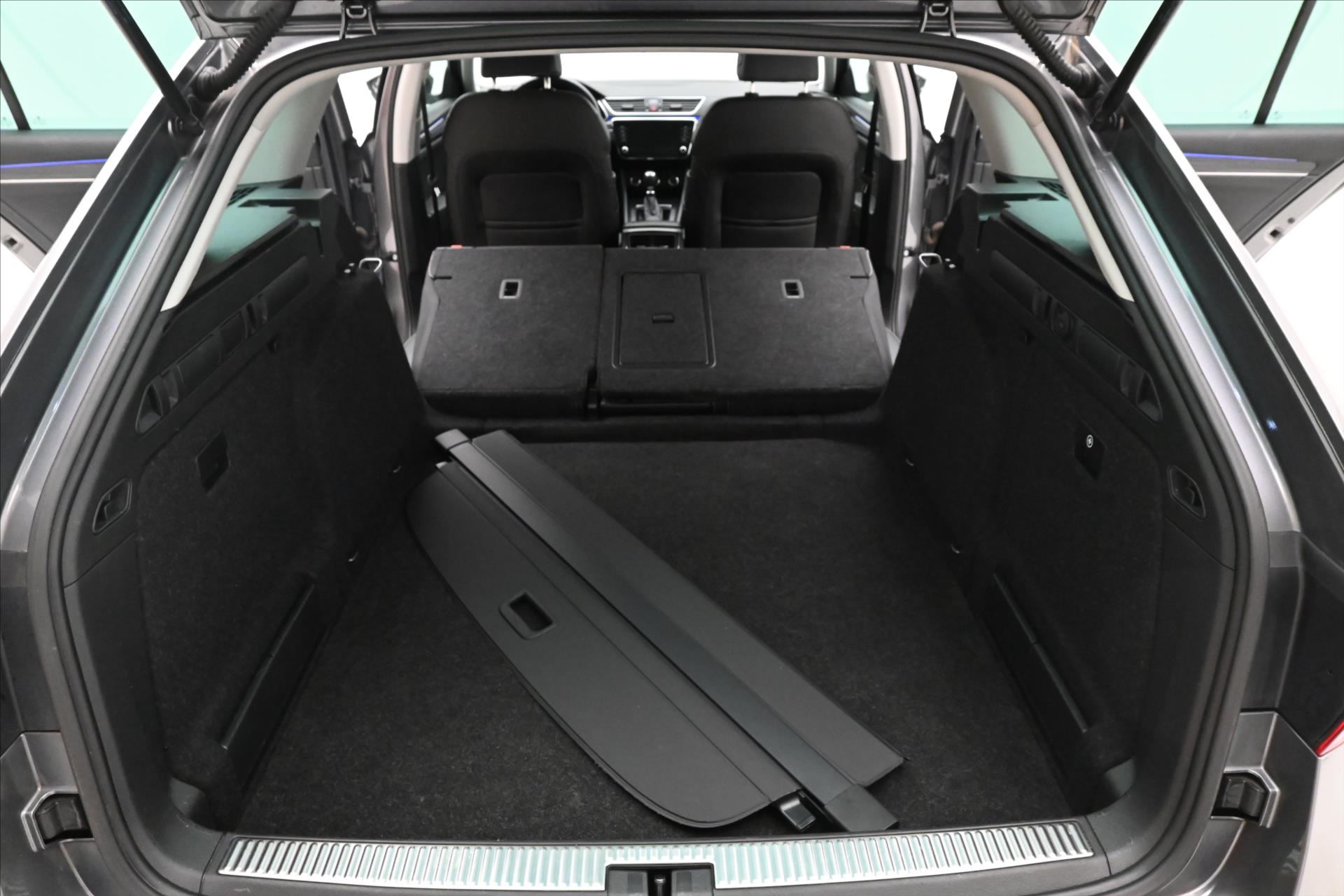 Hlavní fotografie vozu Škoda Superb 2,0 TDI 110KW DSG STYLE Záruka až 5 let (11)