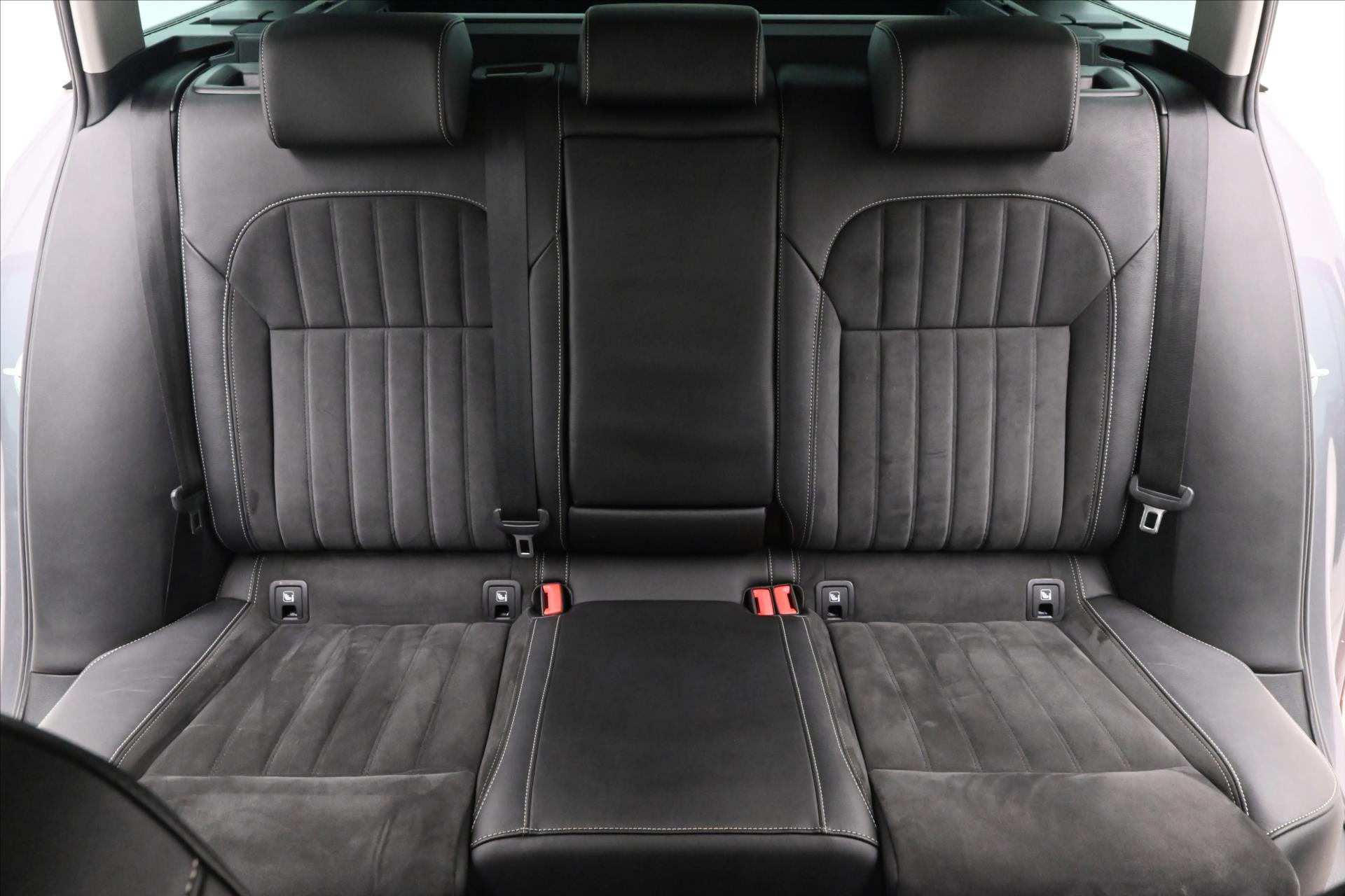 Hlavní fotografie vozu Škoda Superb 2,0 TDI 110KW DSG STYLE Záruka až 5 let (27)