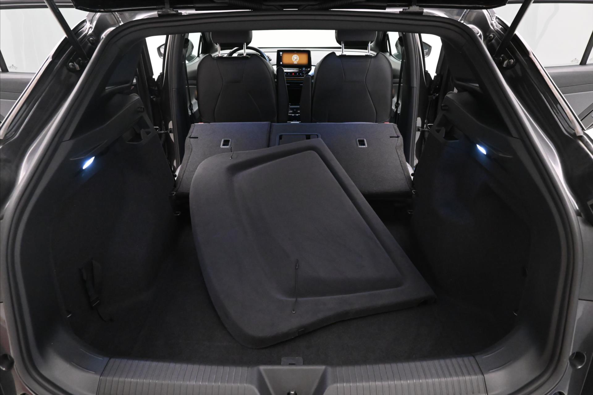 Main photo of the car Volkswagen Id.4 150 kW 77kWh PRO SoH 92% Warranty up to 3 years (11)