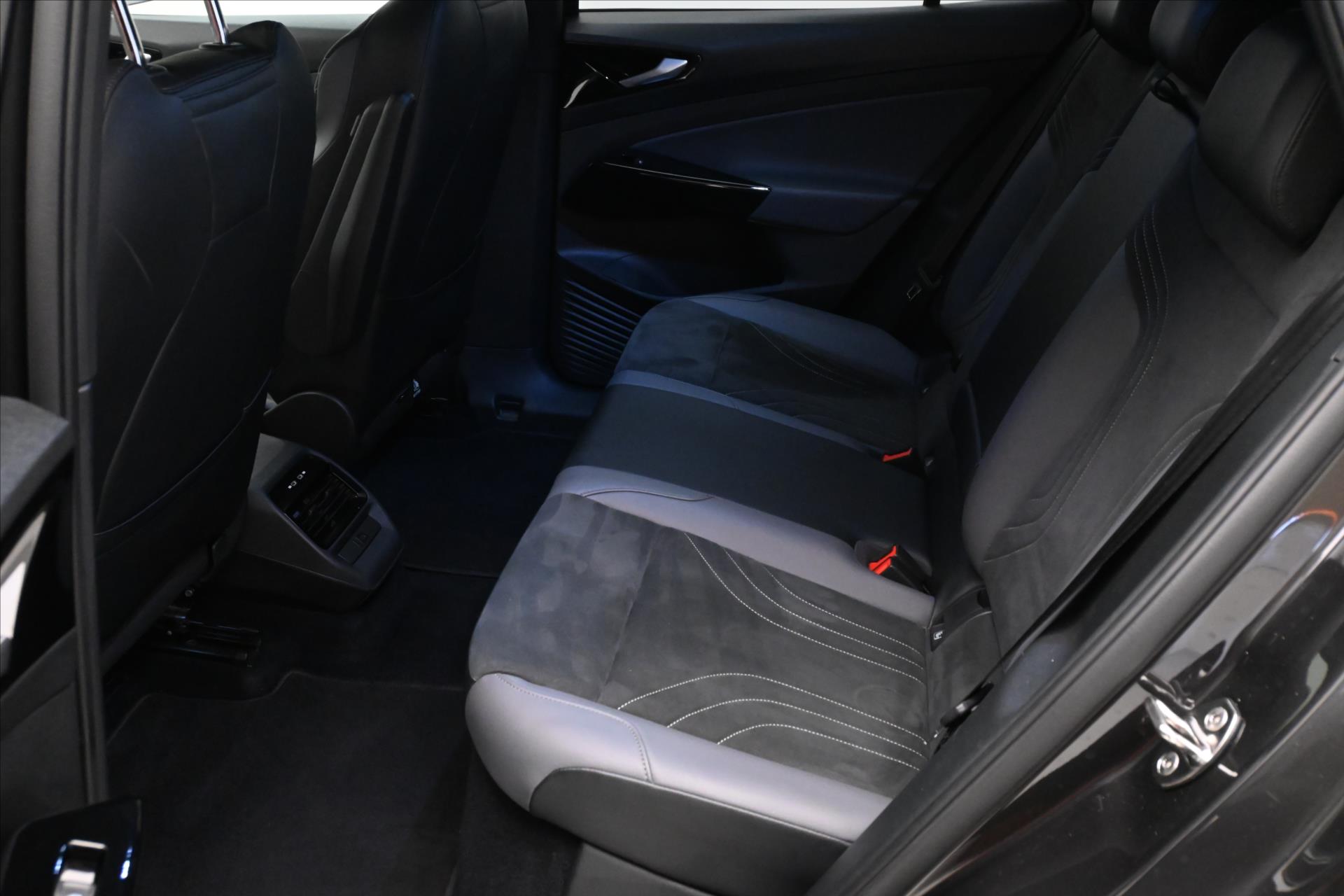 Main photo of the car Volkswagen Id.4 150 kW 77kWh PRO SoH 92% Warranty up to 3 years (14)