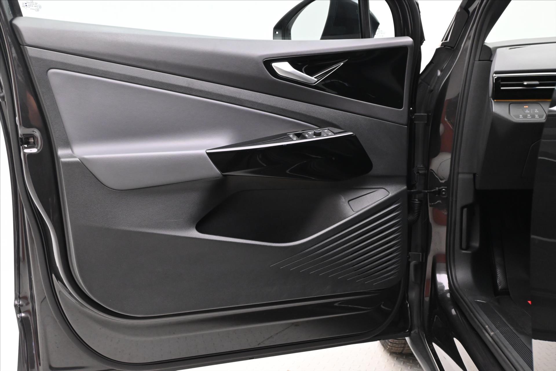 Main photo of the car Volkswagen Id.4 150 kW 77kWh PRO SoH 92% Warranty up to 3 years (23)