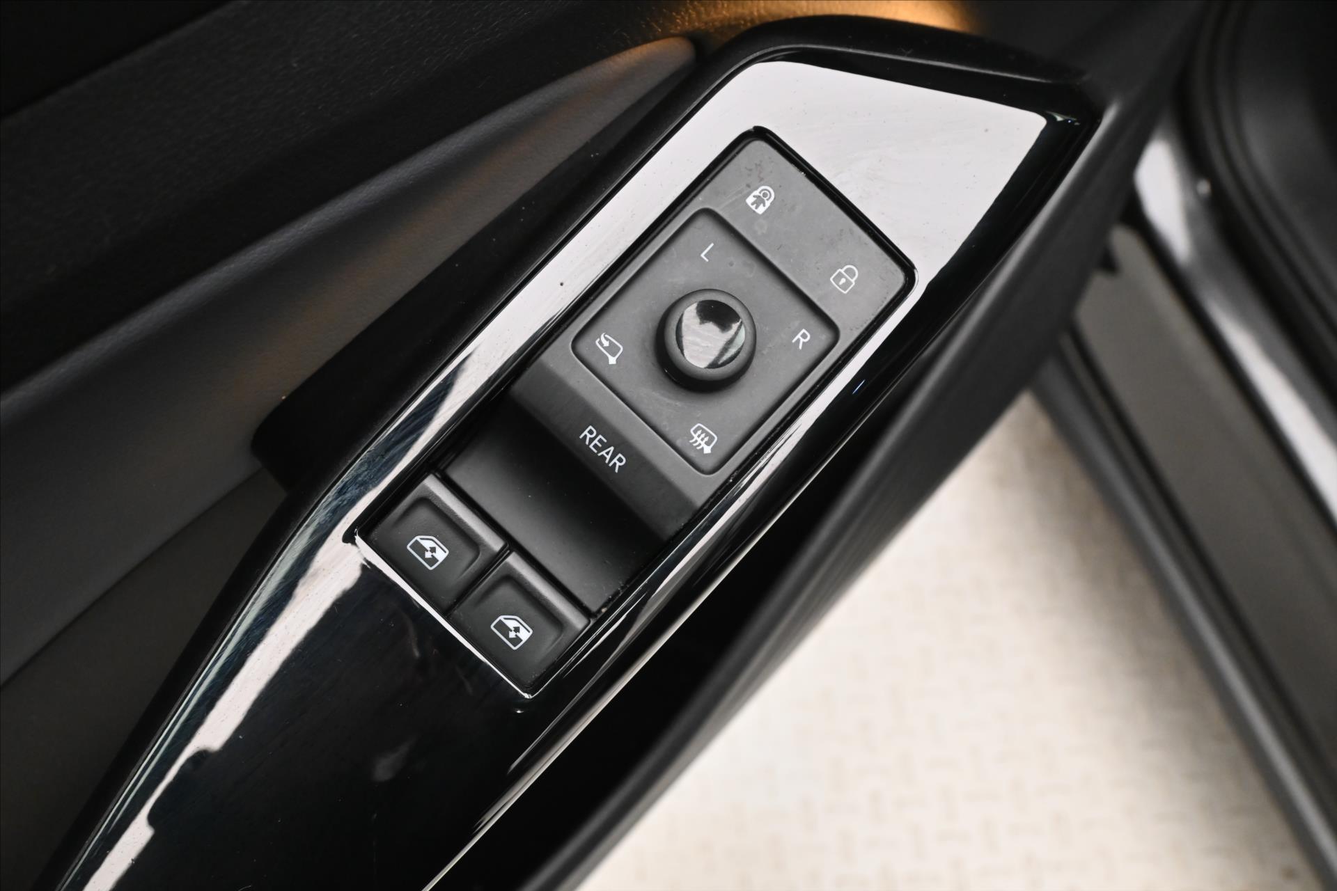 Main photo of the car Volkswagen Id.4 150 kW 77kWh PRO SoH 92% Warranty up to 3 years (24)