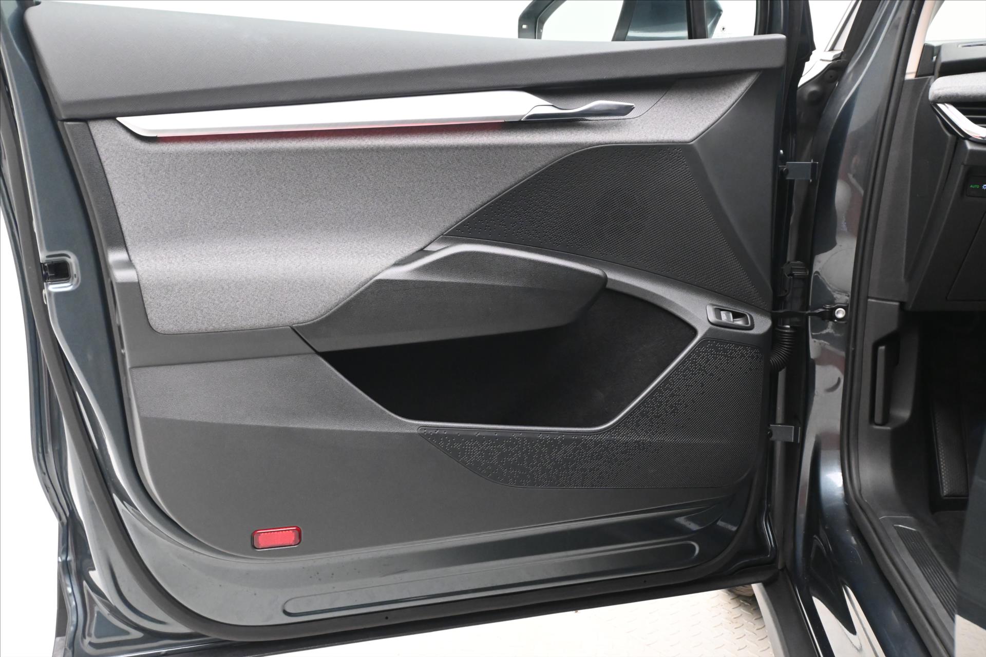 Hlavní fotografie vozu Škoda Enyaq iV 0,0 80 150kW 82kWh SOH91% VŮZ PŘIPRAVUJEME K PRODEJI (24)