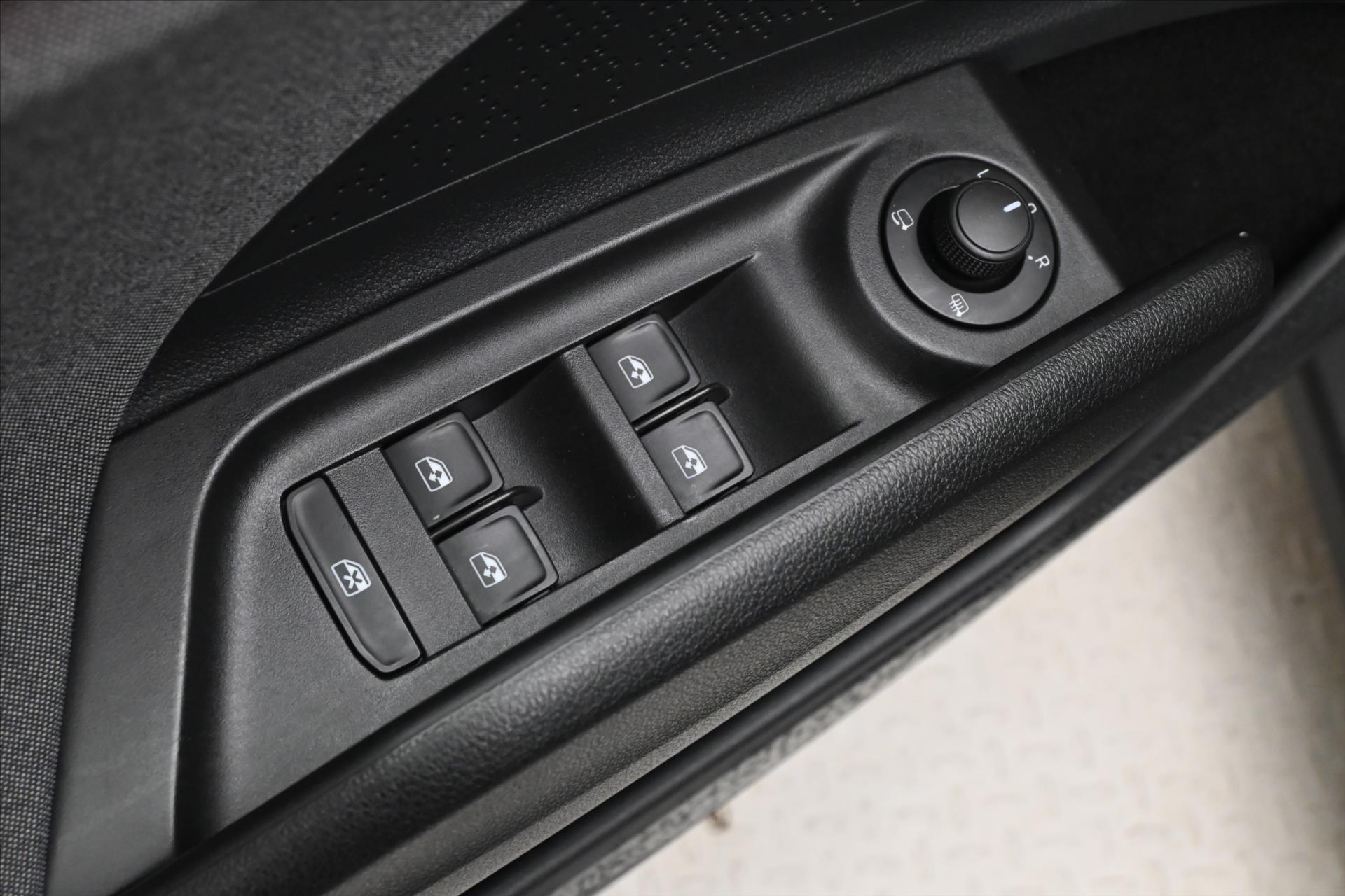 Hlavní fotografie vozu Škoda Enyaq iV 0,0 80 150kW 82kWh SOH91% VŮZ PŘIPRAVUJEME K PRODEJI (25)