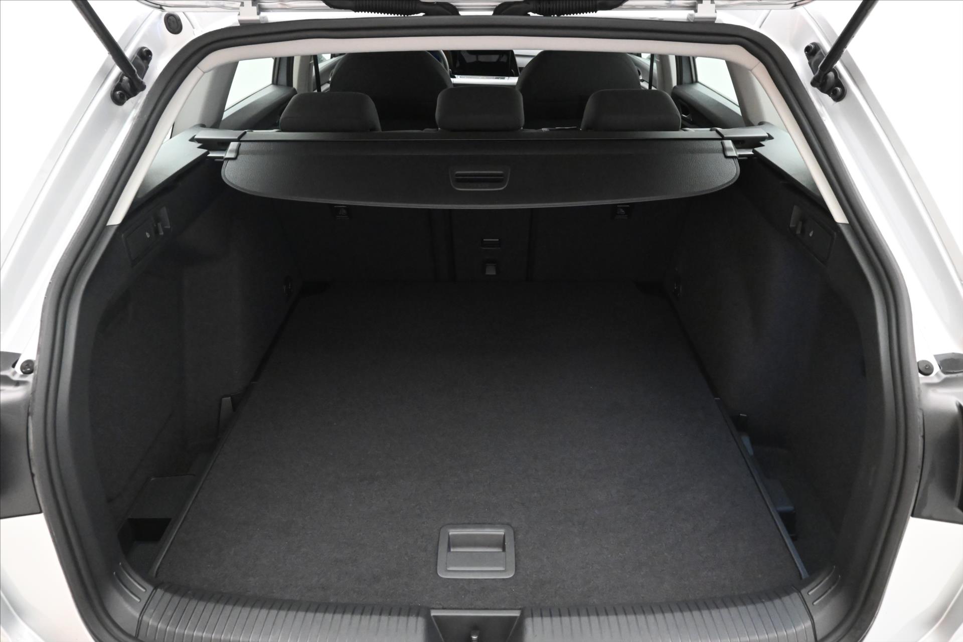 Hlavní fotografie vozu Volkswagen Golf 2,0 TDI 85 kW Life ACC Záruka až 5 let (10)