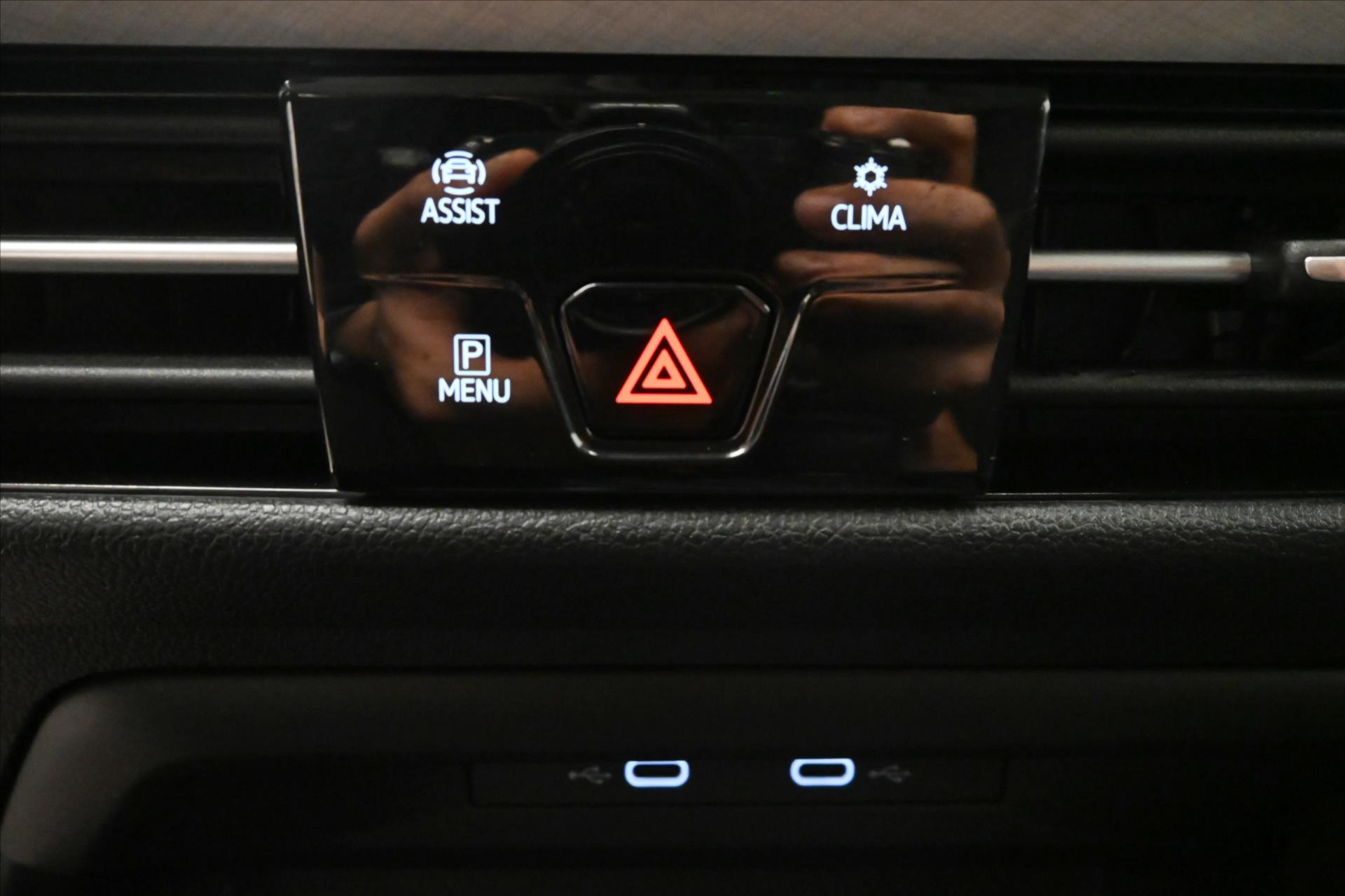 Hlavní fotografie vozu Volkswagen Golf 2,0 TDI 85 kW Life ACC Záruka až 5 let (21)