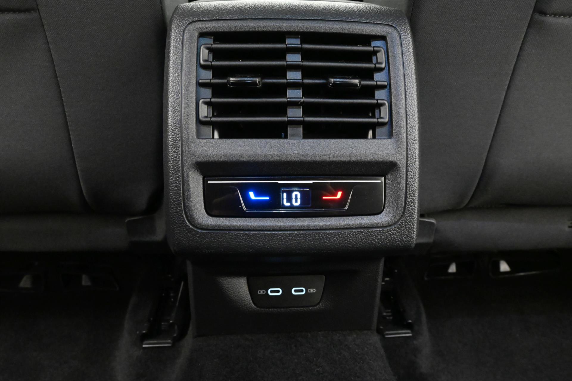 Hlavní fotografie vozu Volkswagen Golf 2,0 TDI 85 kW Life ACC Záruka až 5 let (22)