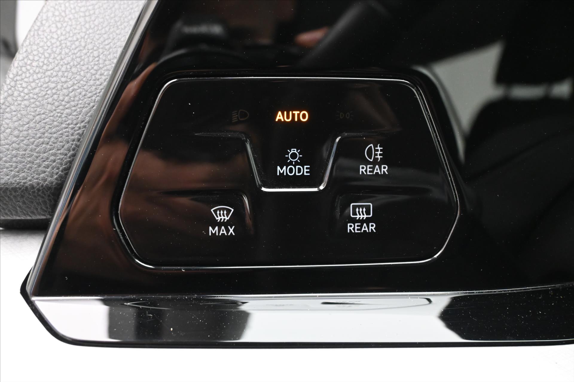 Hlavní fotografie vozu Volkswagen Golf 2,0 TDI 85 kW Life ACC Záruka až 5 let (27)