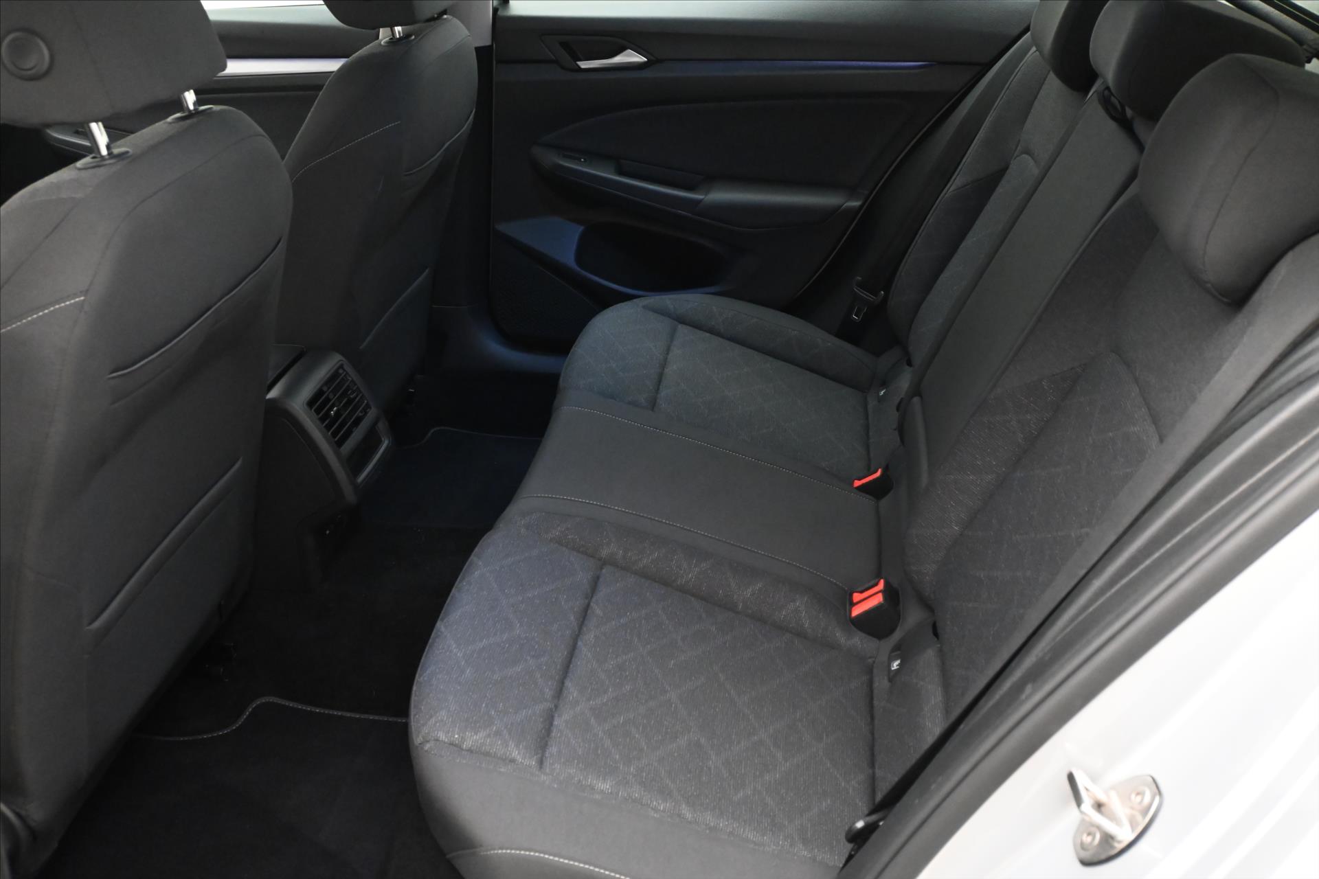 Main photo of the car Volkswagen Golf 2.0 TDI 110 kW Life Warranty up to 5 years (14)