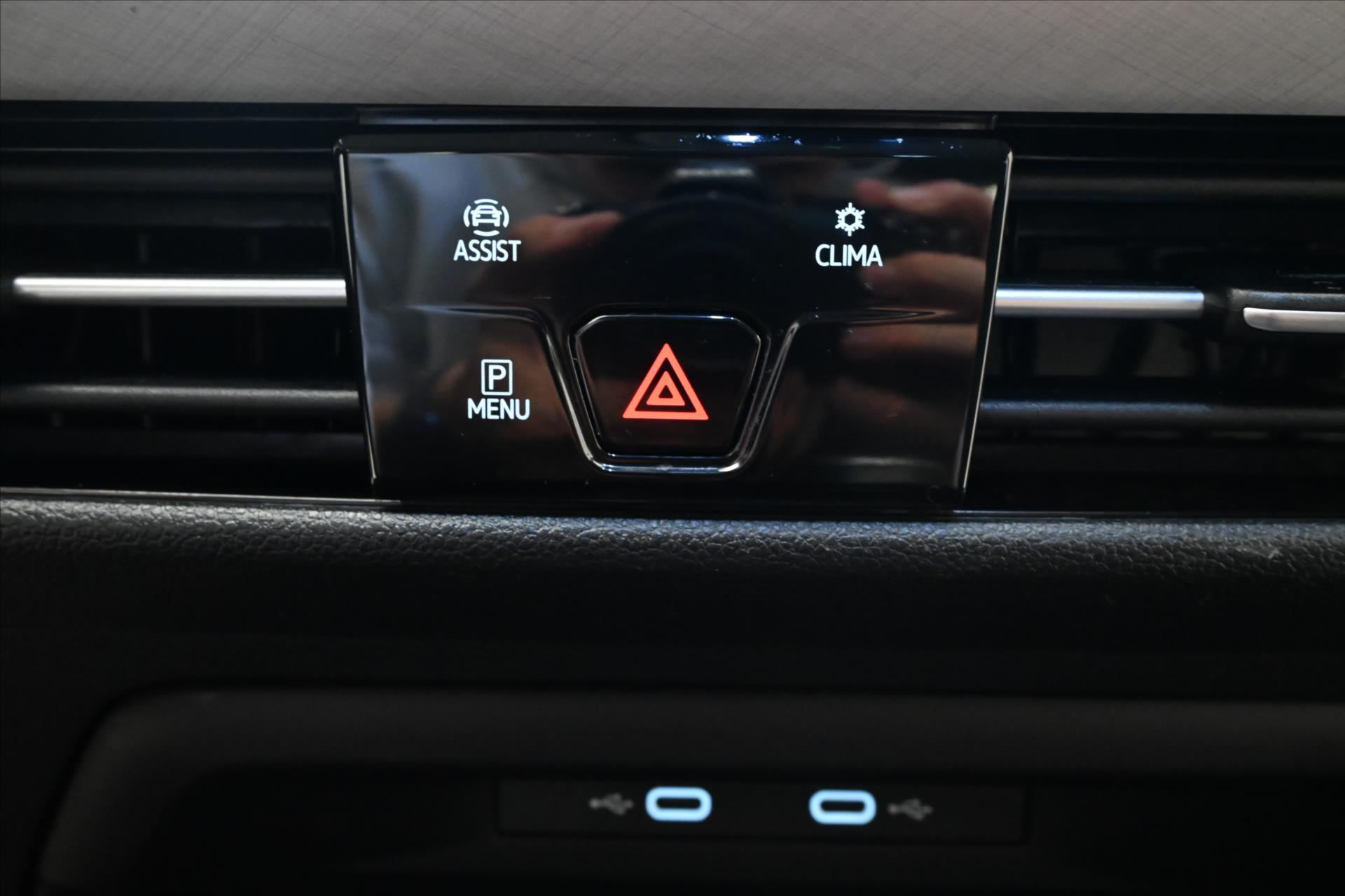 Main photo of the car Volkswagen Golf 2.0 TDI 110 kW Life Warranty up to 5 years (20)