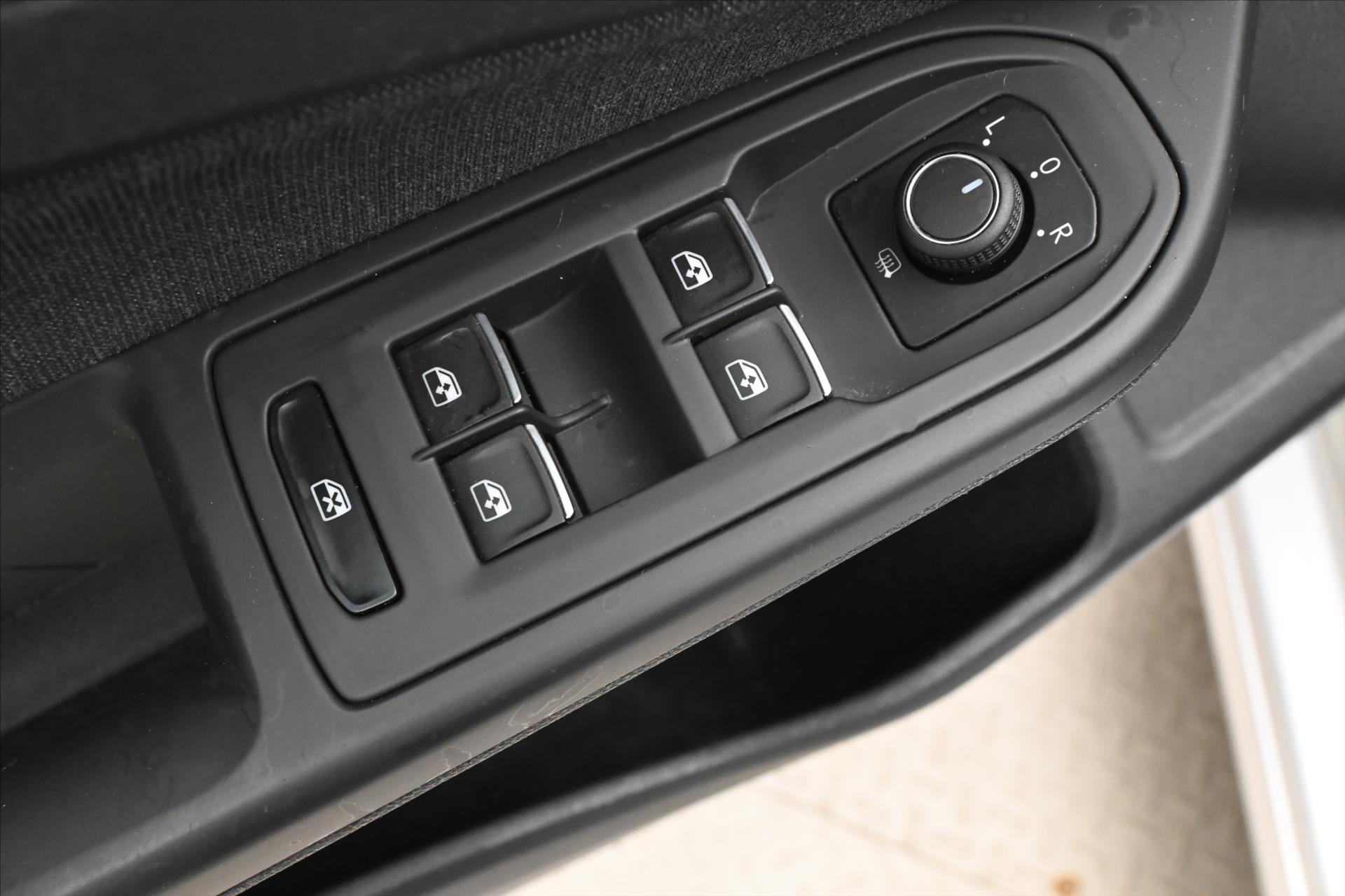 Main photo of the car Volkswagen Golf 2.0 TDI 110 kW Life Warranty up to 5 years (24)