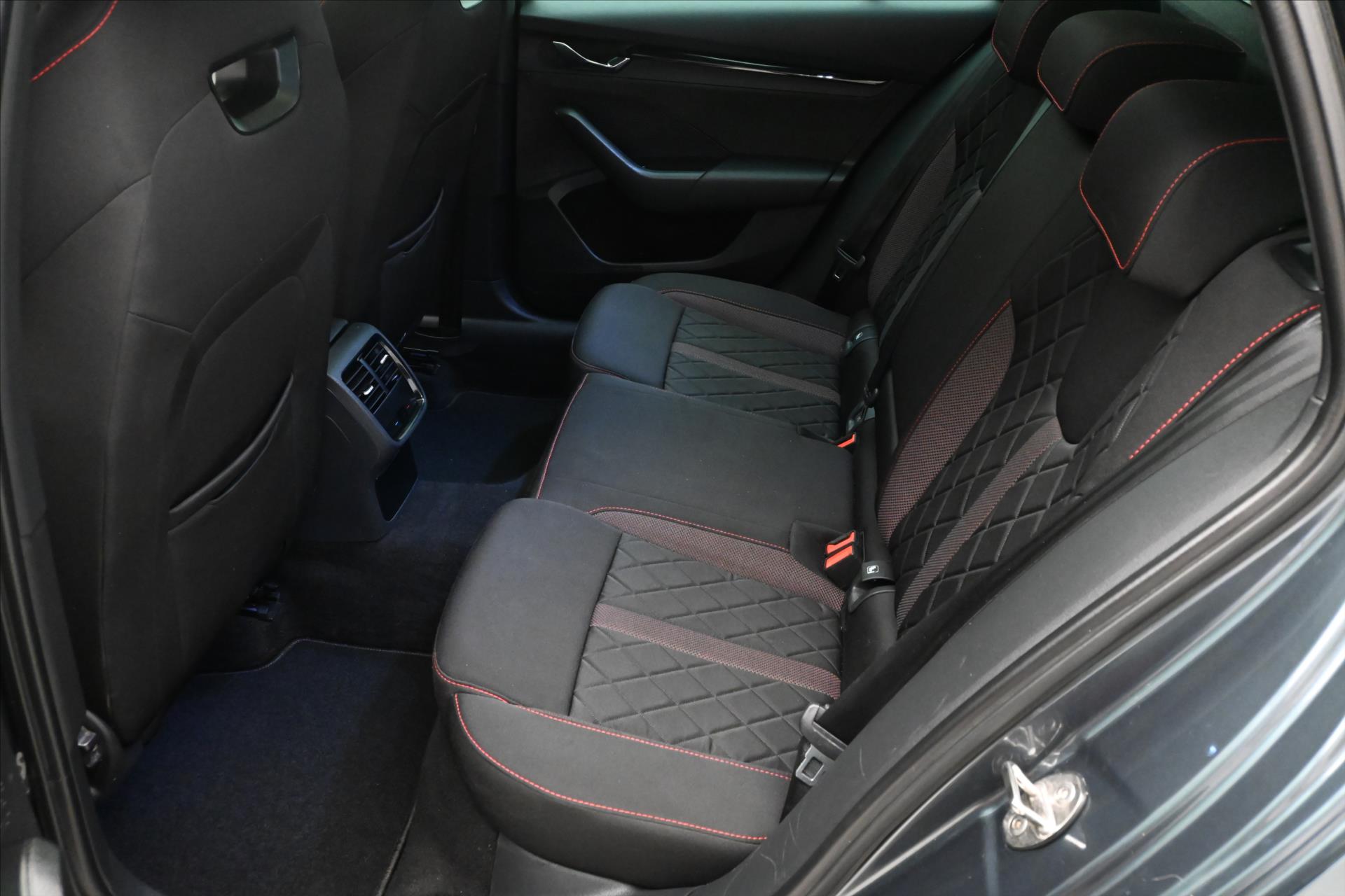 Main photo of the car Skoda Octavia 1.4 TSI iV RS 180 kW DSG Warranty up to 5 years (14)