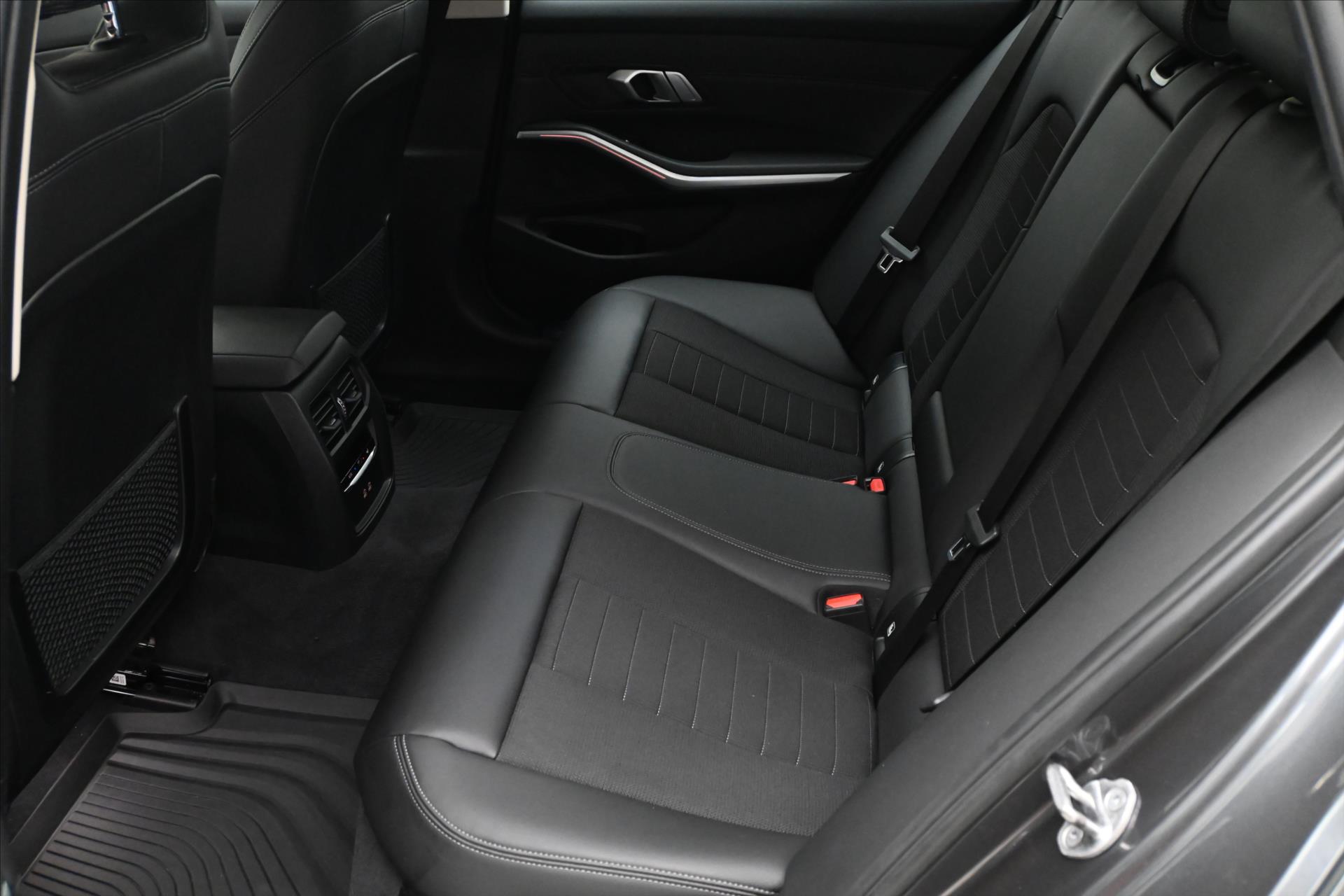 Hlavní fotografie vozu BMW Řada 3 2,0 320d 140kW STEPTRONIC Záruka až 5 let (14)