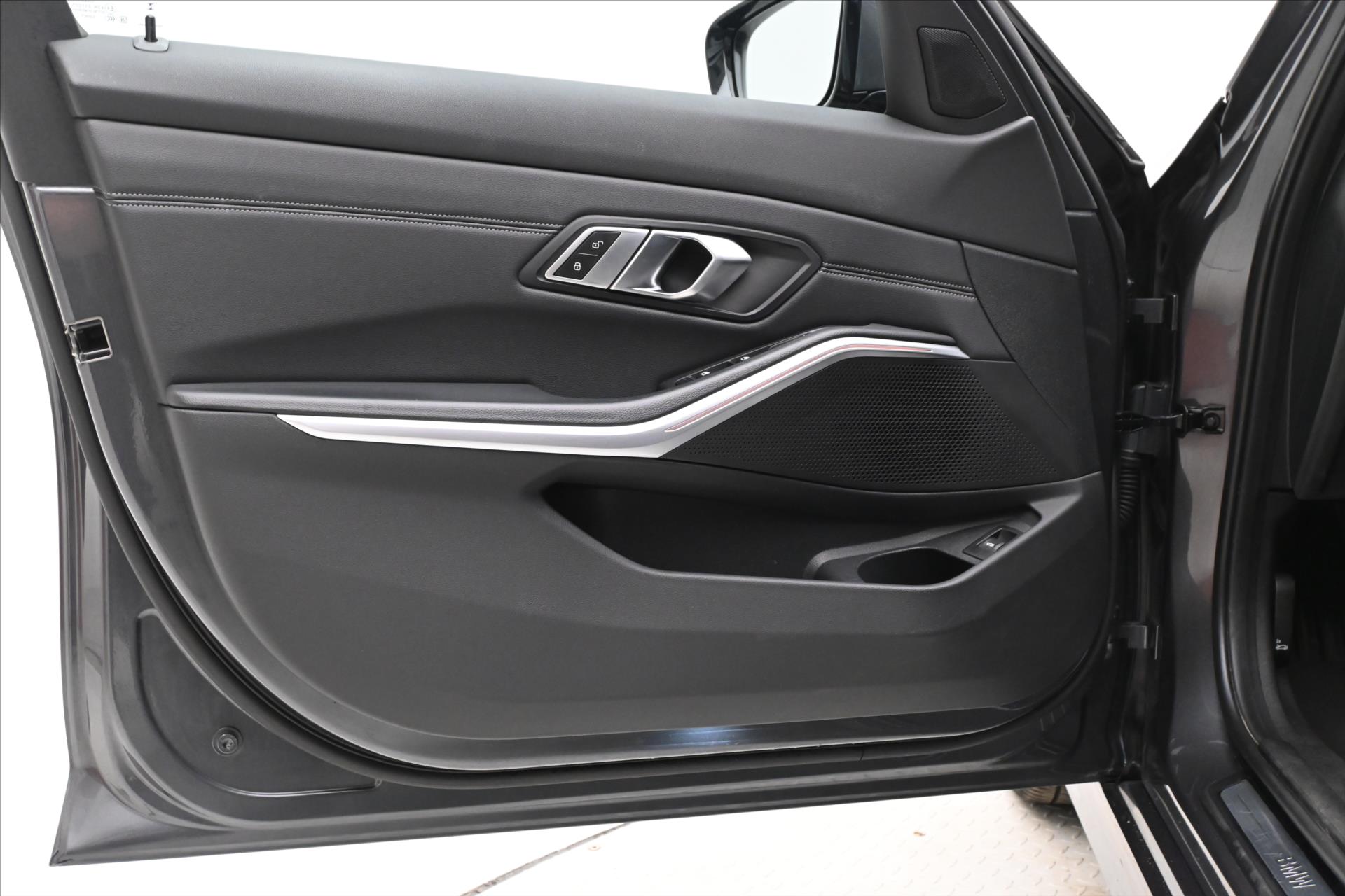 Hlavní fotografie vozu BMW Řada 3 2,0 320d 140kW STEPTRONIC Záruka až 5 let (24)