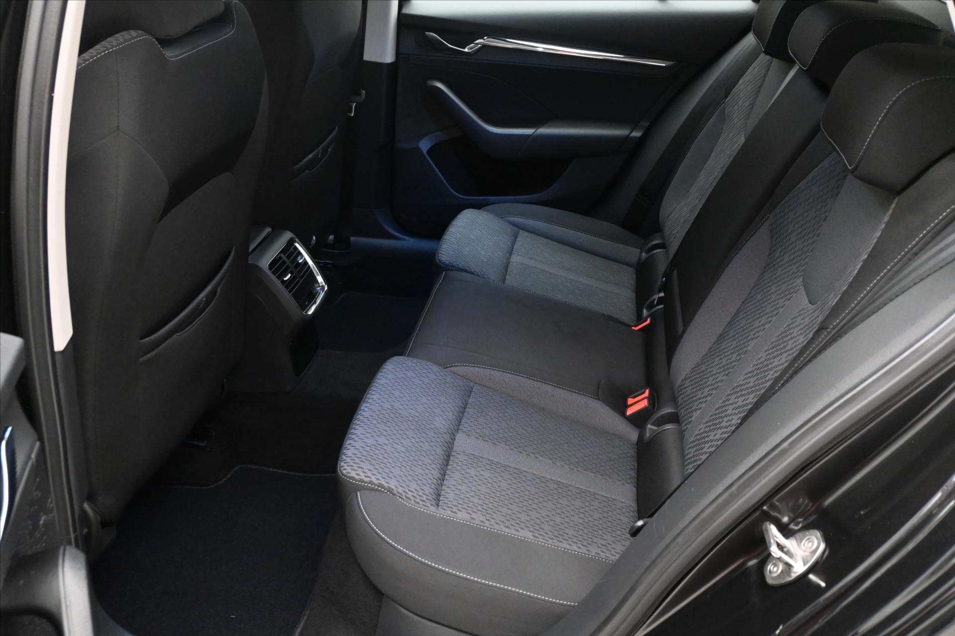 Main photo of the car Skoda Octavia 2.0 TDI 110kW DSG Style Warranty up to 5 years (14)