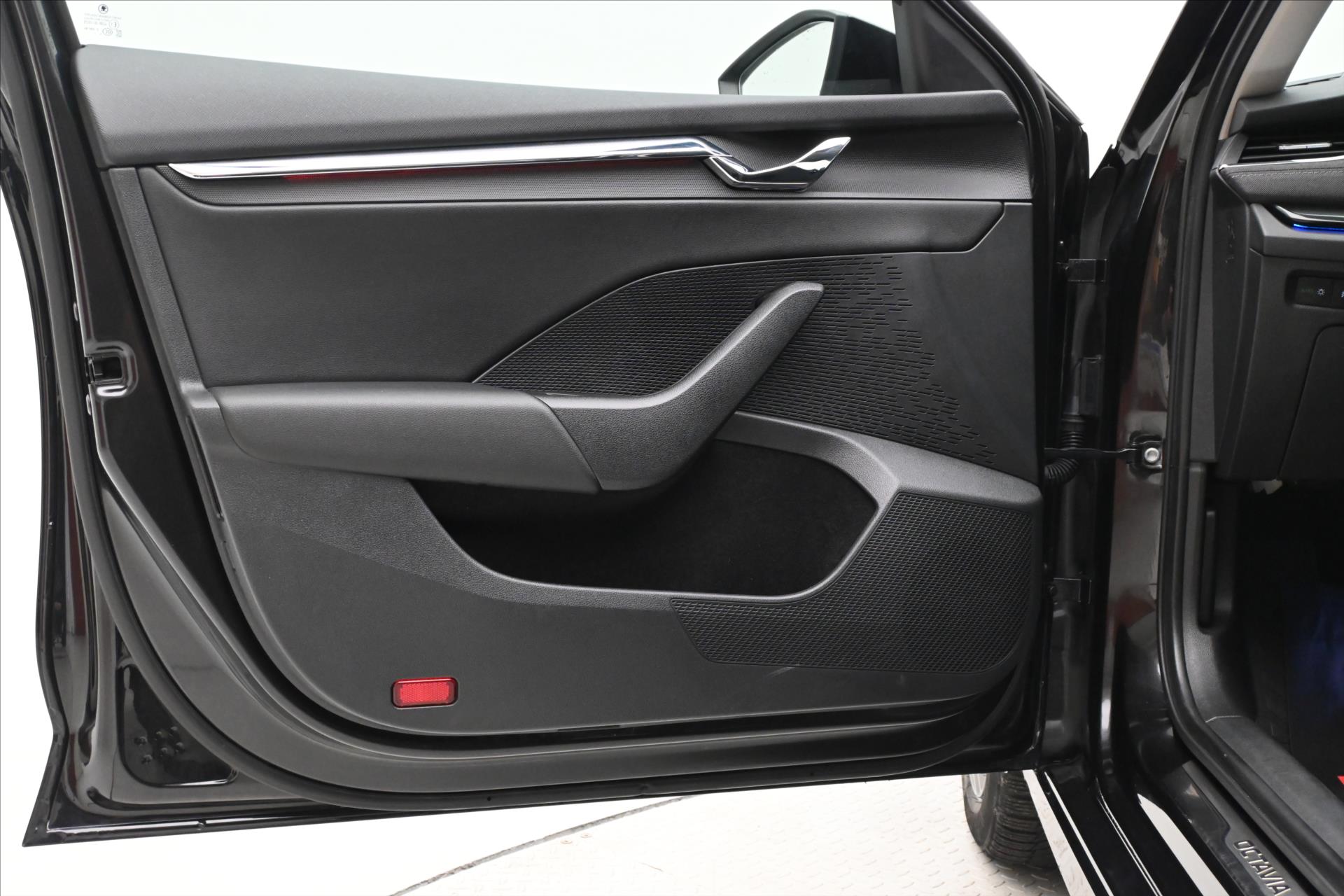 Main photo of the car Skoda Octavia 2.0 TDI 110kW DSG Style Warranty up to 5 years (25)