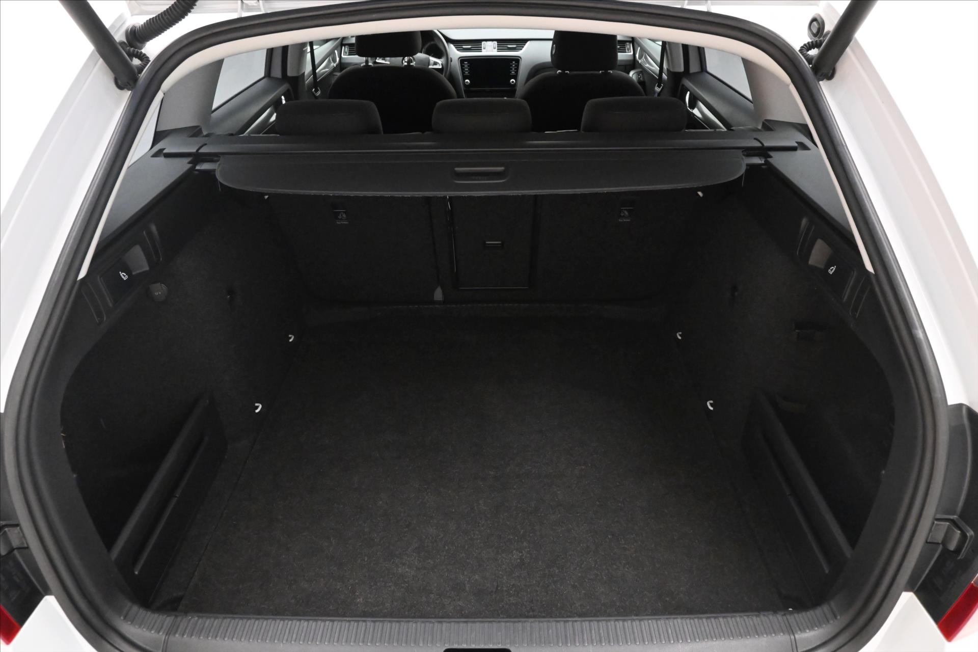 Hlavní fotografie vozu Škoda Octavia 2,0 TDI 110 KW DSG STYLE Záruka až 5 let (10)