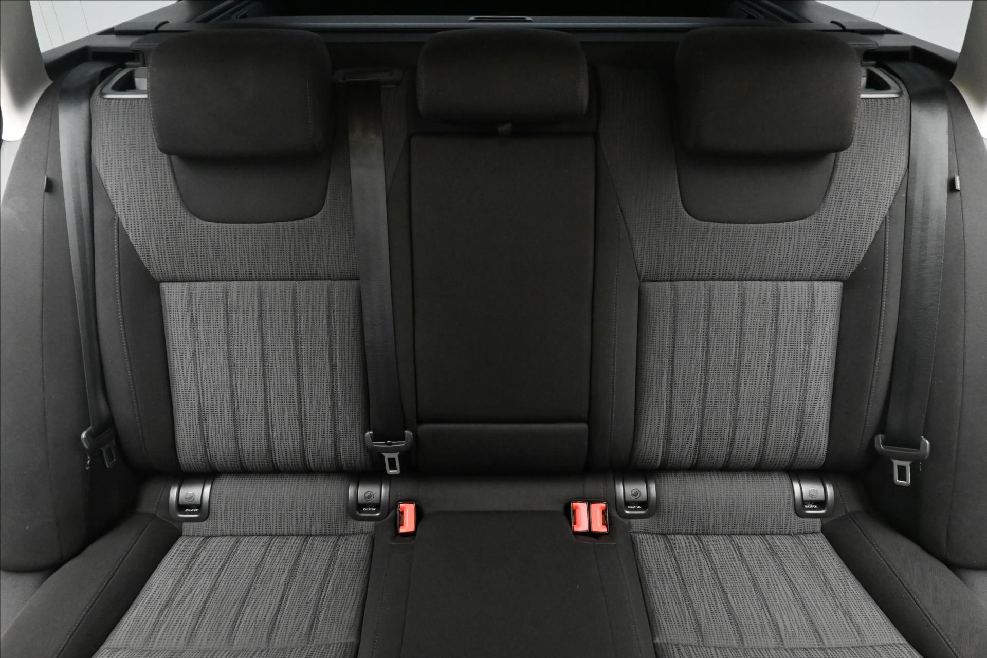 Hlavní fotografie vozu Škoda Octavia 2,0 TDI 110 KW DSG STYLE Záruka až 5 let (27)