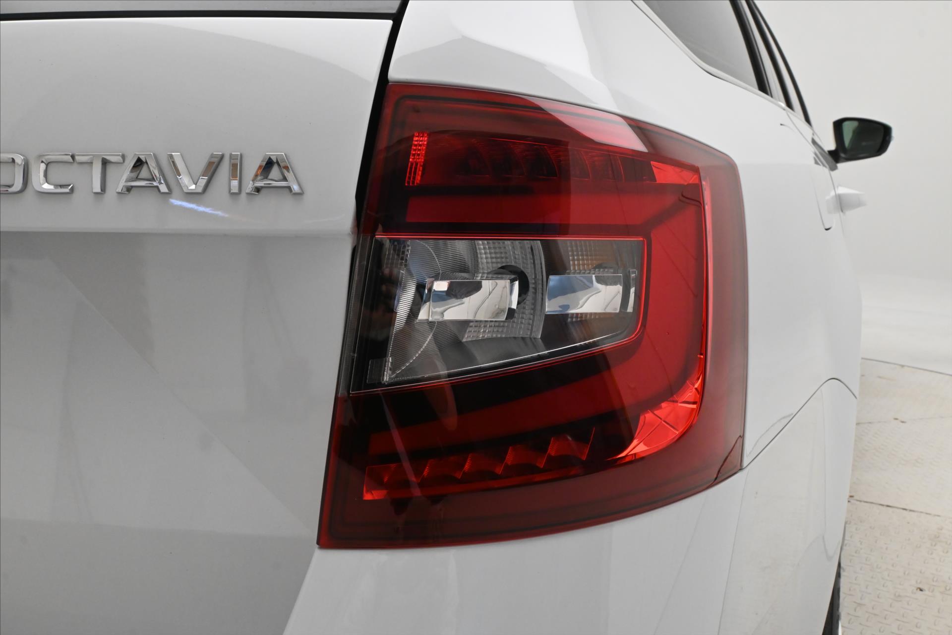 Hlavní fotografie vozu Škoda Octavia 2,0 TDI 110 KW DSG STYLE Záruka až 5 let (29)