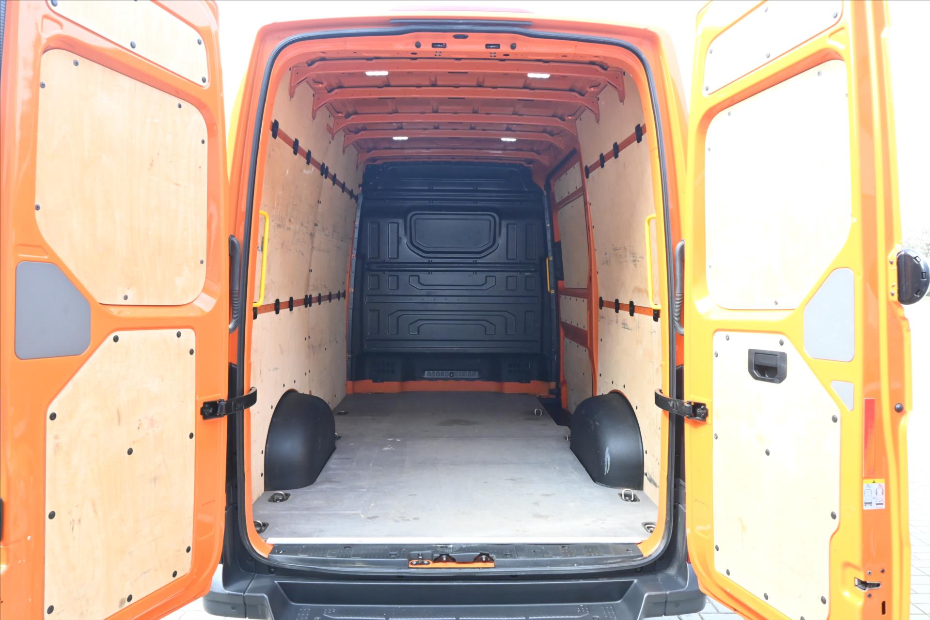 Hlavní fotografie vozu Volkswagen Crafter 2,0 TDI 103kW L2H2 Záruka až 5 let (10)