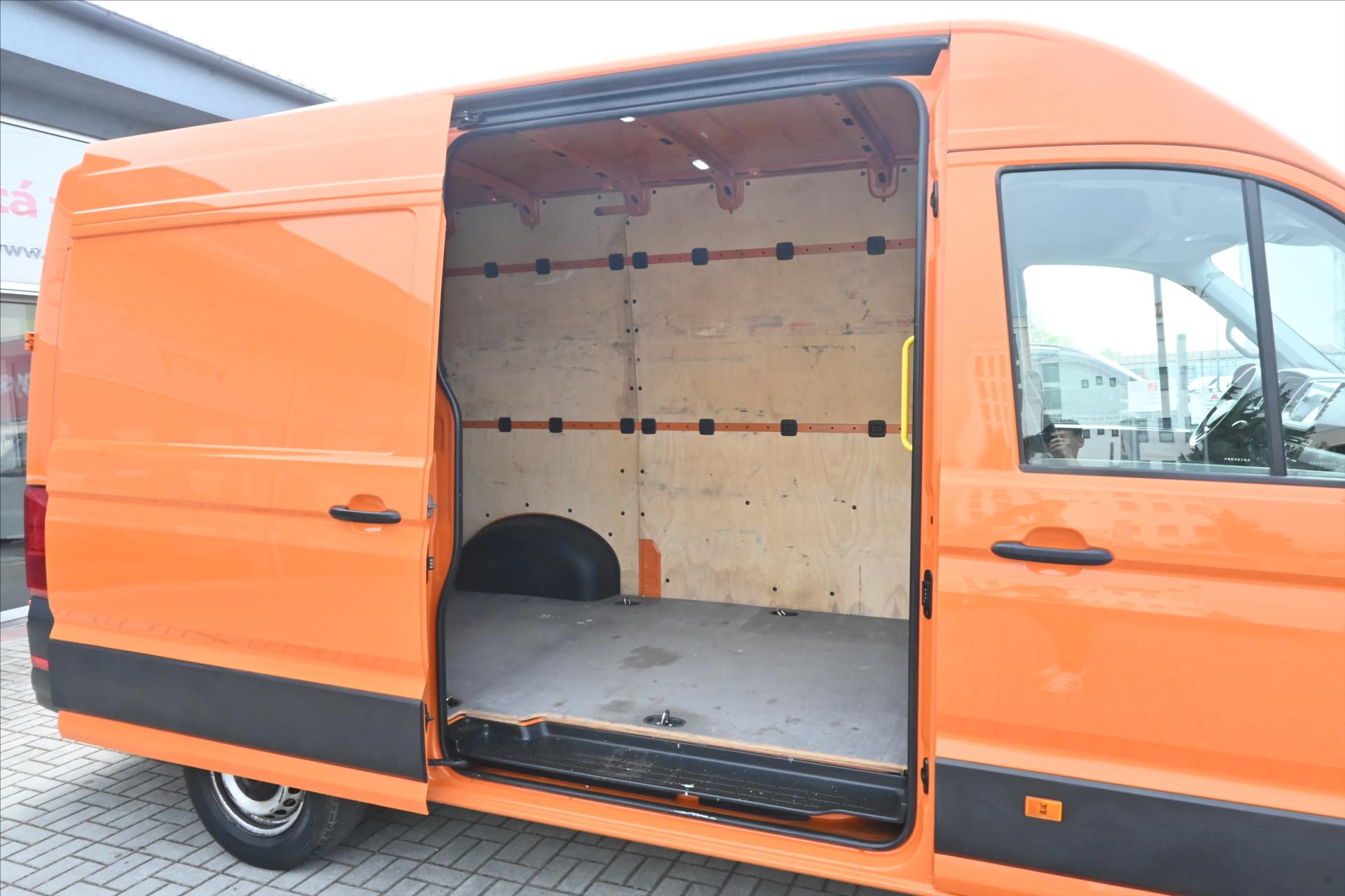 Hlavní fotografie vozu Volkswagen Crafter 2,0 TDI 103kW L2H2 Záruka až 5 let (11)