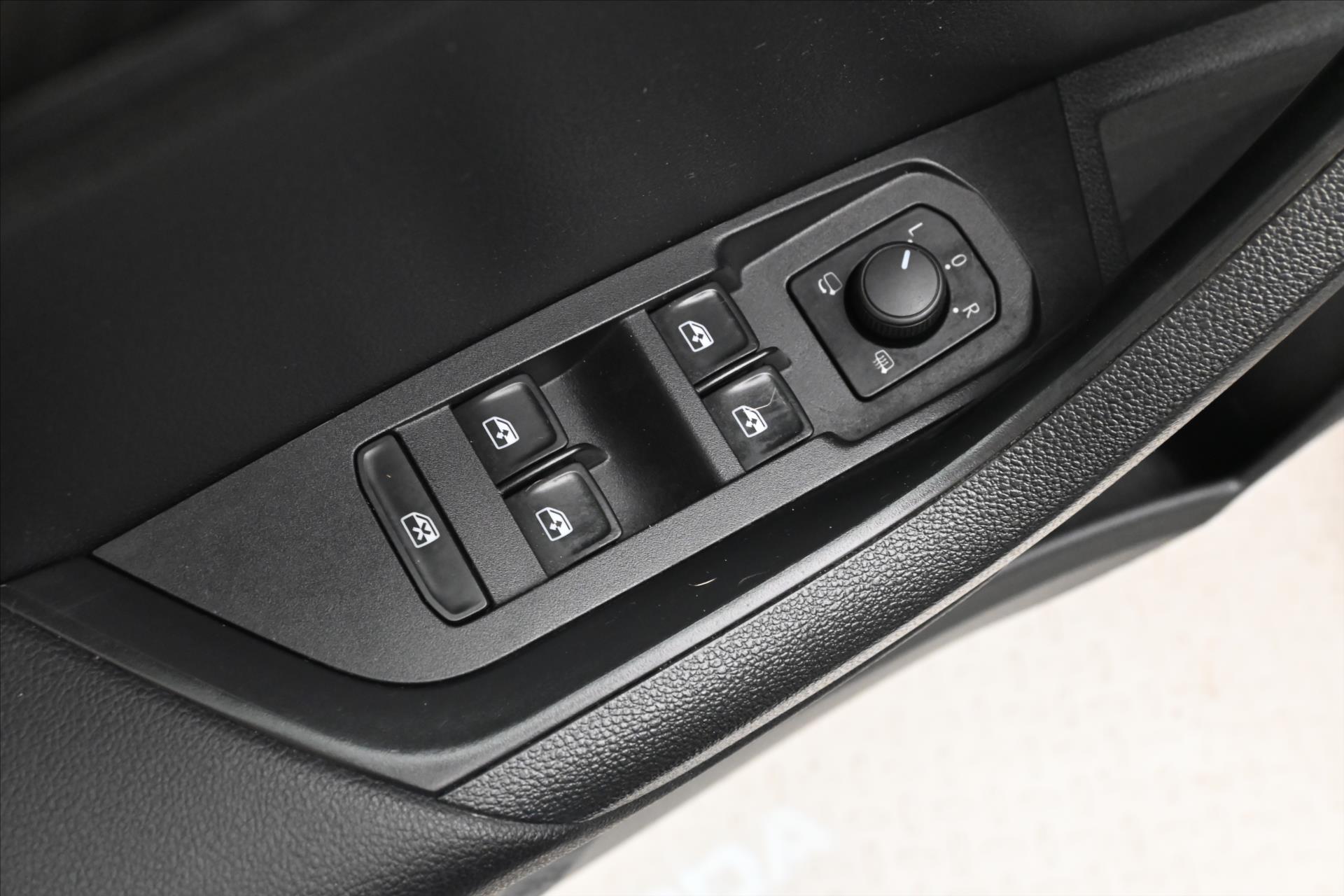 Hlavní fotografie vozu Škoda Karoq 1,5 TSI 110 kW Sportline Záruka až 5 let (25)