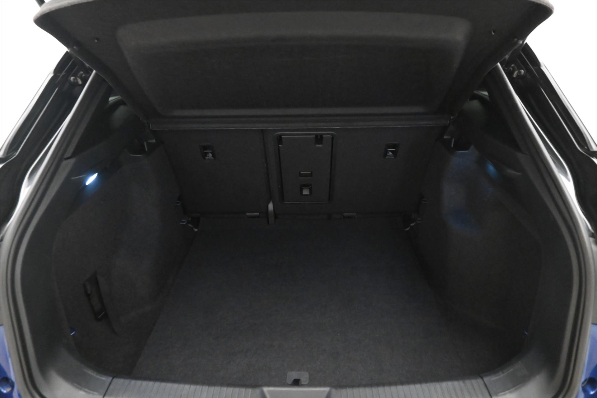 Hlavní fotografie vozu Volkswagen ID.4 150 kW 77 kWh First Edition Záruka až 3 roky (10)