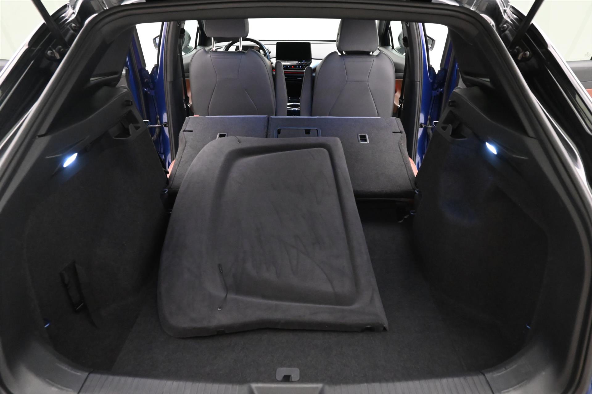 Hlavní fotografie vozu Volkswagen ID.4 150 kW 77 kWh First Edition Záruka až 3 roky (11)