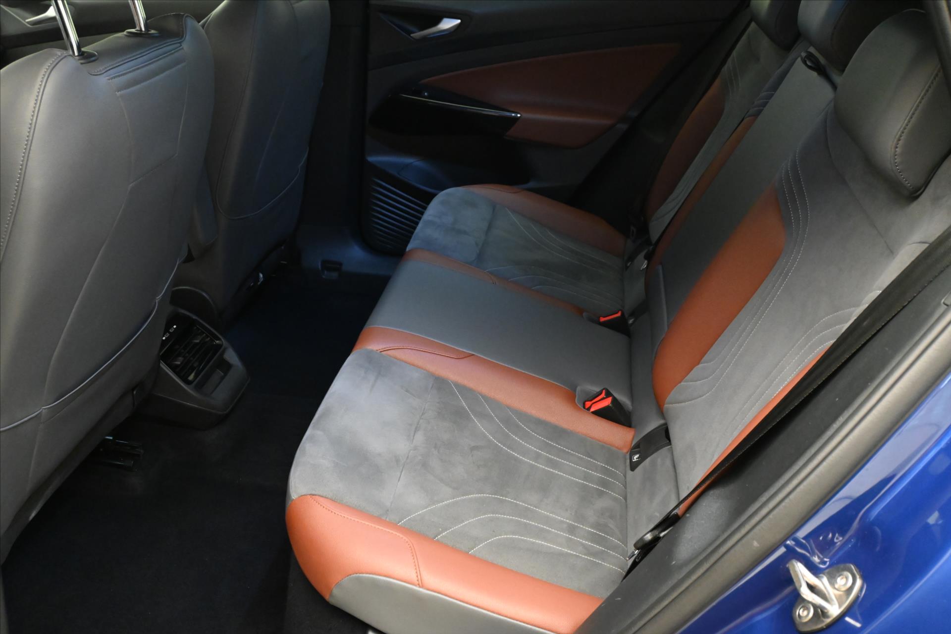 Hlavní fotografie vozu Volkswagen ID.4 150 kW 77 kWh First Edition Záruka až 3 roky (14)