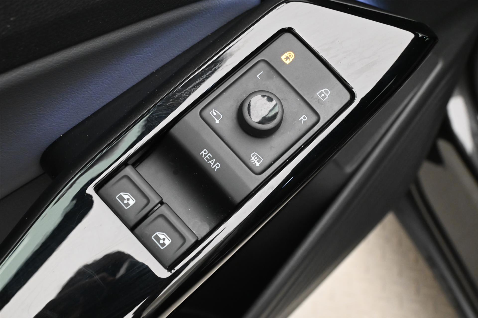 Hlavní fotografie vozu Volkswagen ID.4 Pro Performance 150kW 77kWh Záruka až 3 roky (24)