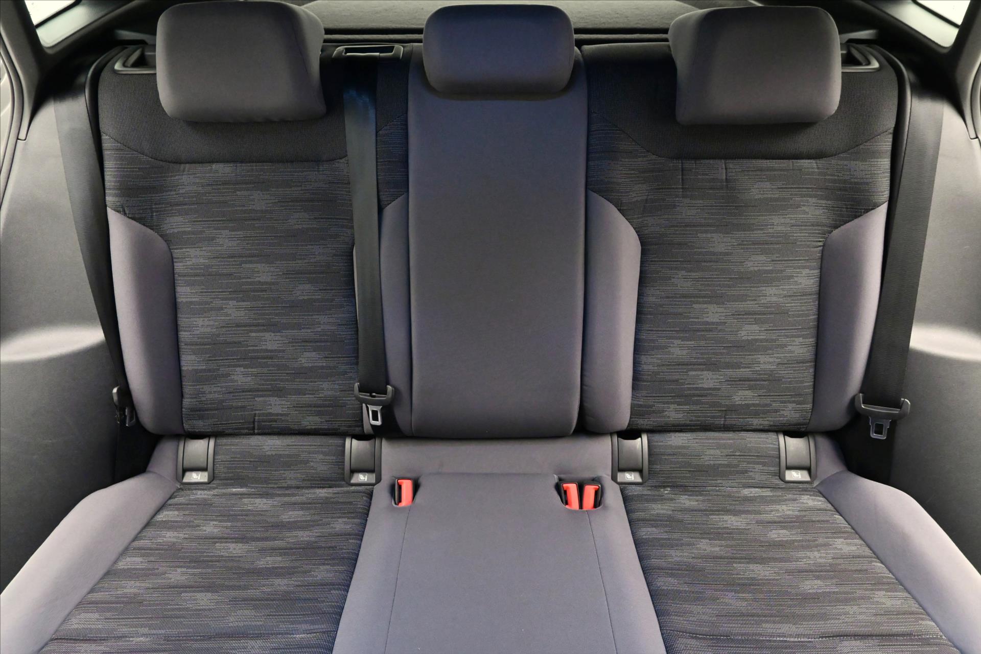 Hlavní fotografie vozu Volkswagen ID.4 Pro Performance 150kW 77kWh Záruka až 3 roky (26)