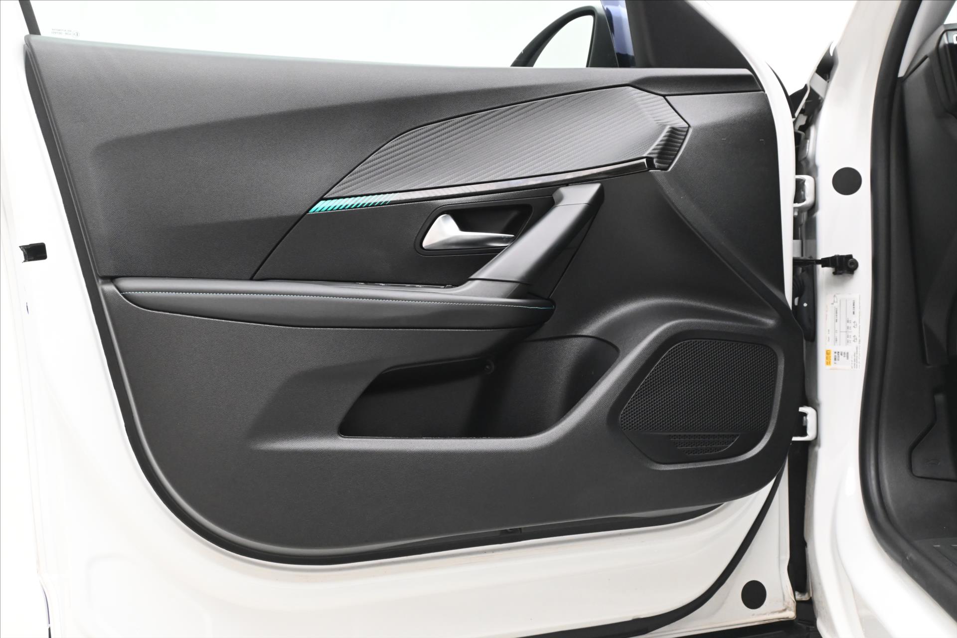 Hlavní fotografie vozu Peugeot 2008 1,5 HDI 81 kW LED TAŽNÉ Záruka až 5 let (25)