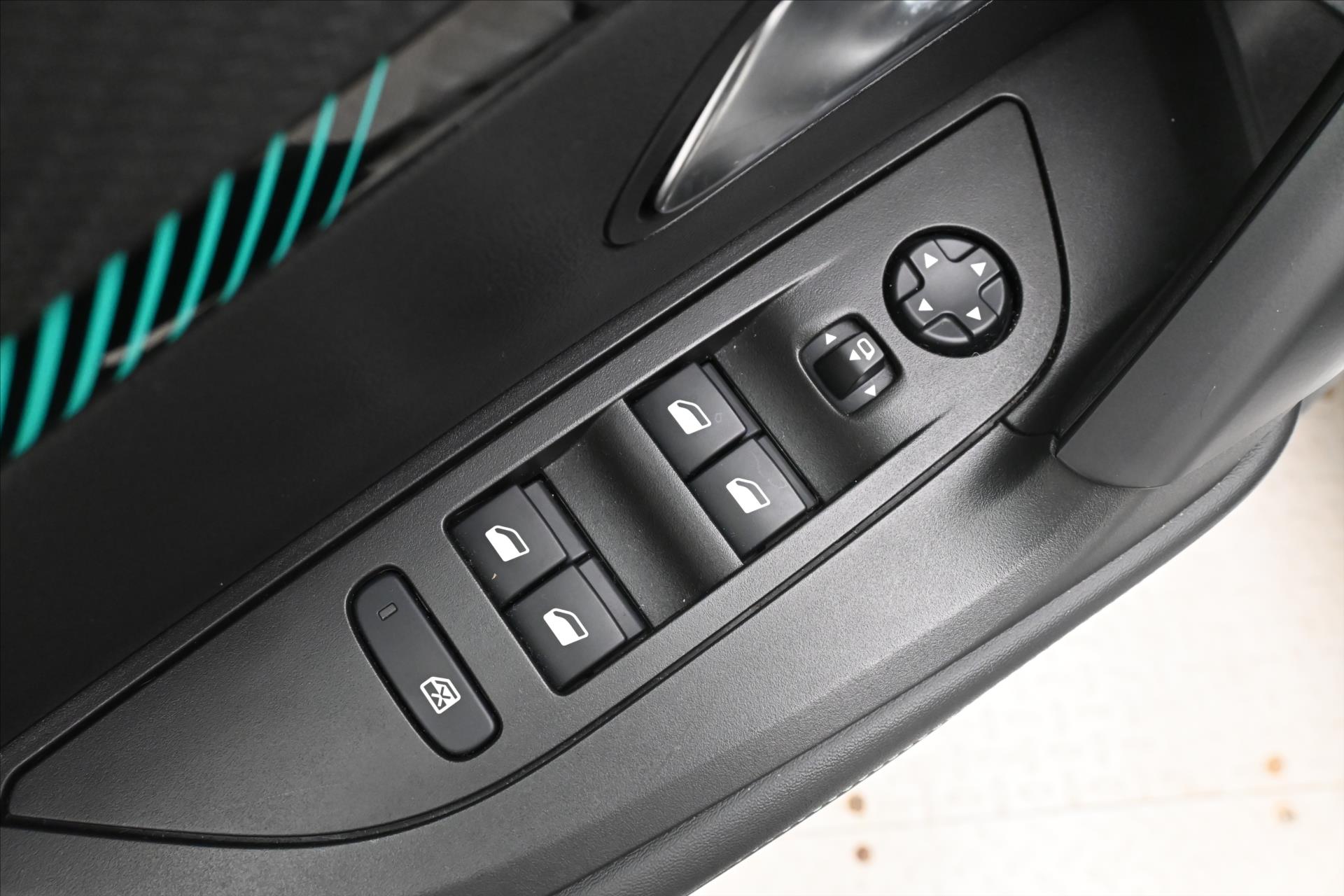 Hlavní fotografie vozu Peugeot 2008 1,5 HDI 81 kW LED TAŽNÉ Záruka až 5 let (26)