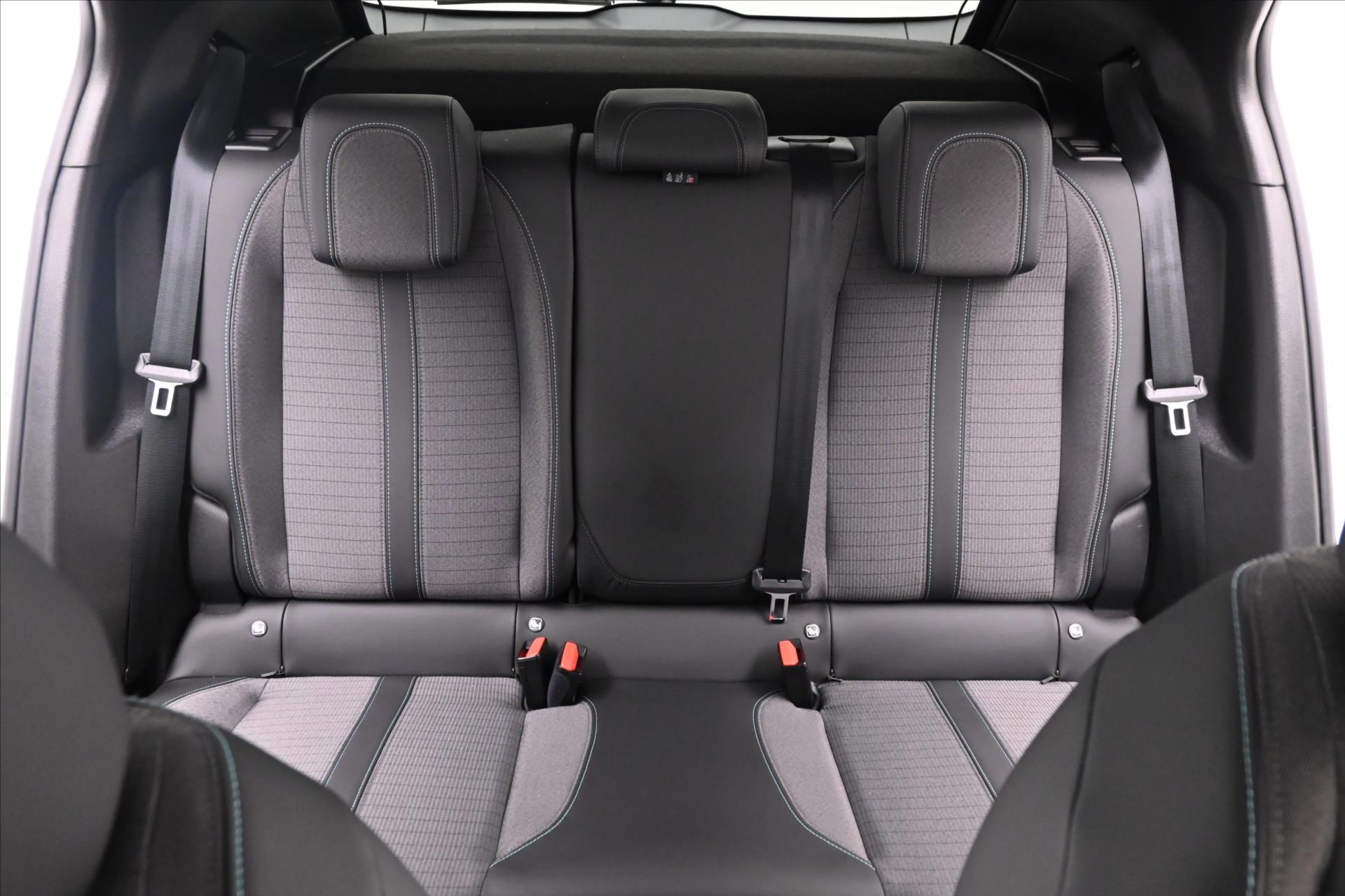 Hlavní fotografie vozu Peugeot 2008 1,5 HDI 81 kW LED TAŽNÉ Záruka až 5 let (27)