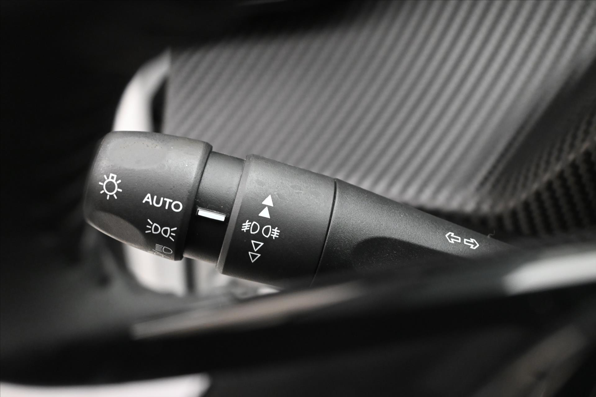 Hlavní fotografie vozu Peugeot 2008 1,5 HDI 81kW LED TAŽNÉ Záruka až 5 let (24)
