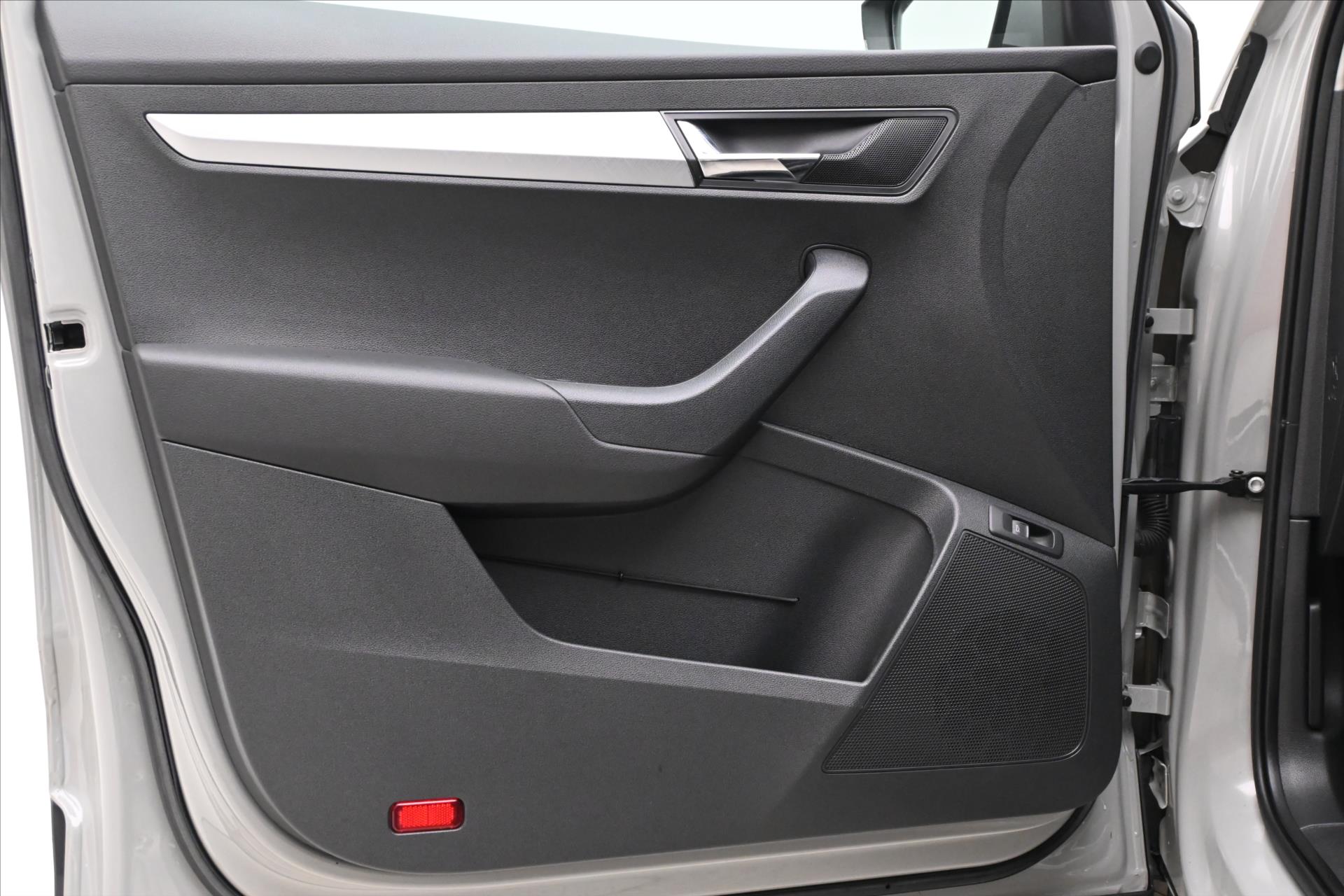 Hlavní fotografie vozu Škoda Karoq 2,0 TDI 85 KW DSG Ambiente Záruka až 5 let (23)