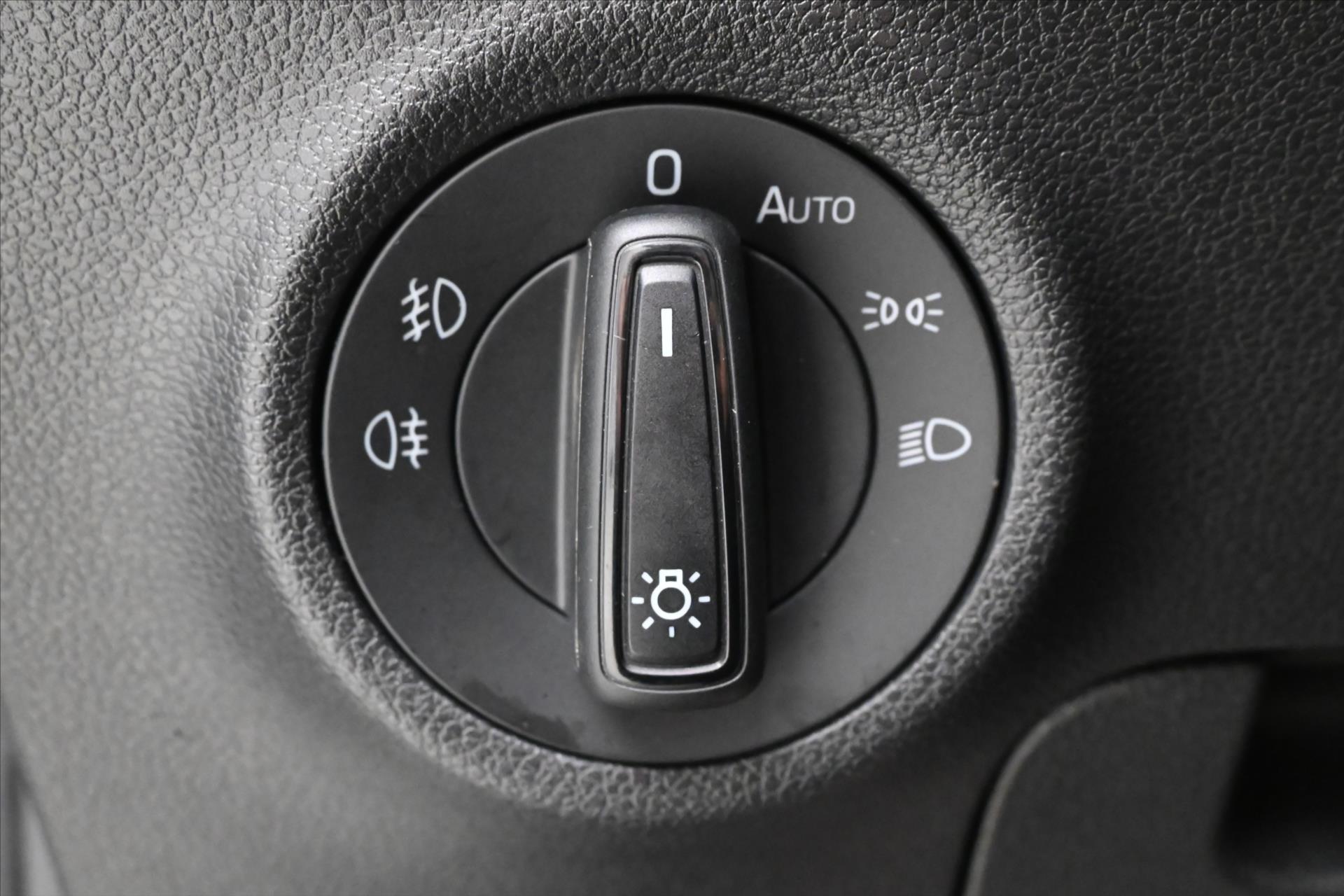 Hlavní fotografie vozu Škoda Karoq 2,0 TDI 85 KW DSG Ambiente Záruka až 5 let (25)