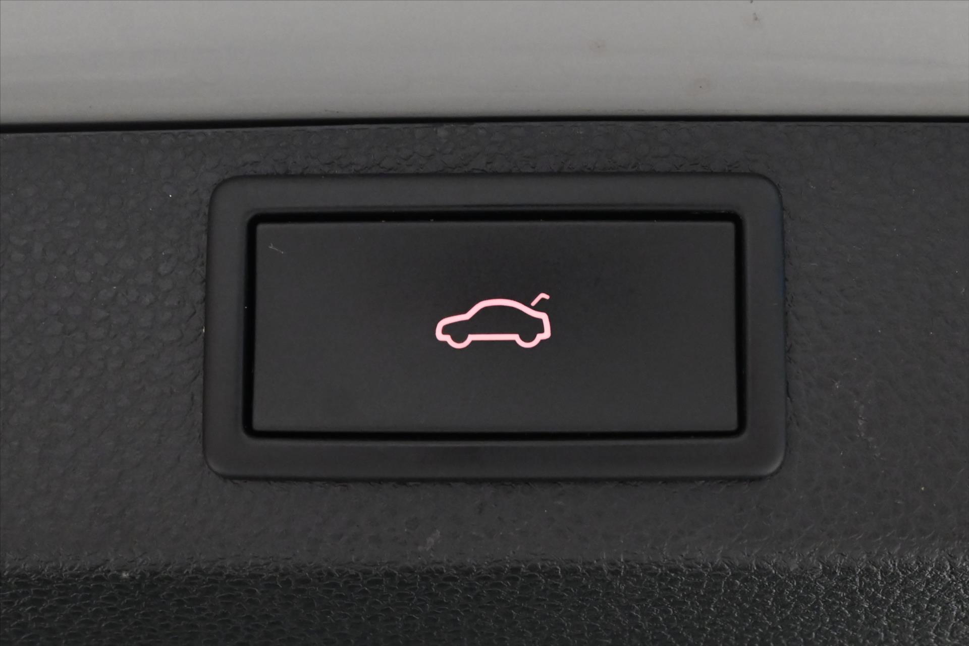 Hlavní fotografie vozu Škoda Karoq 2,0 TDI 85 KW DSG Ambiente Záruka až 5 let (26)